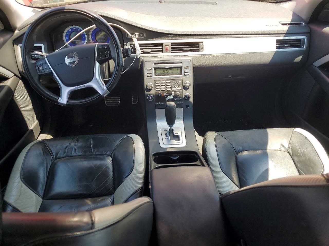 2010 Volvo V70 3.2 Красный vin: YV1960BW8A1122229