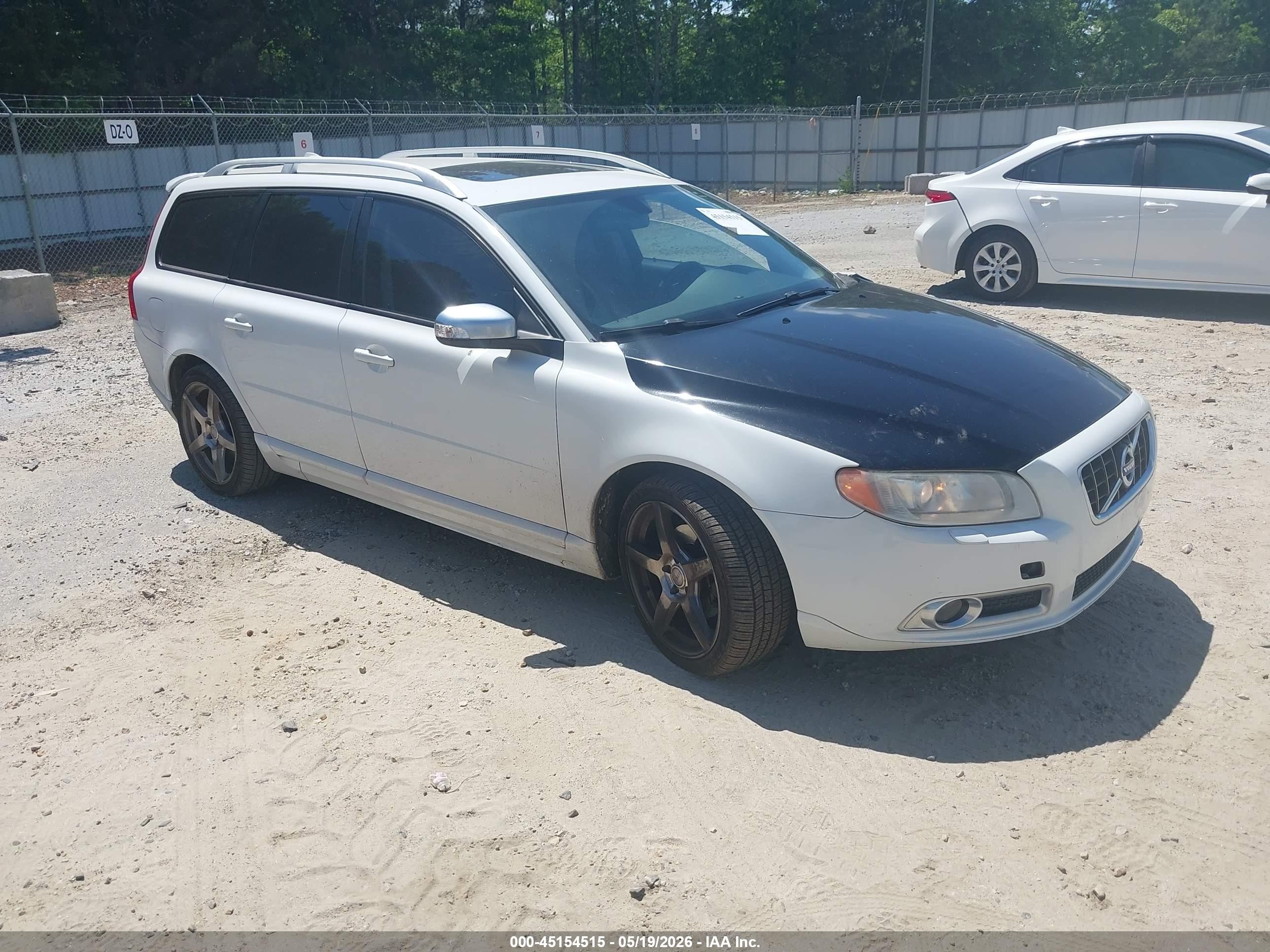 2010 Volvo V70 3.2/3.2 R-design White vin: YV1982BW3A1151370
