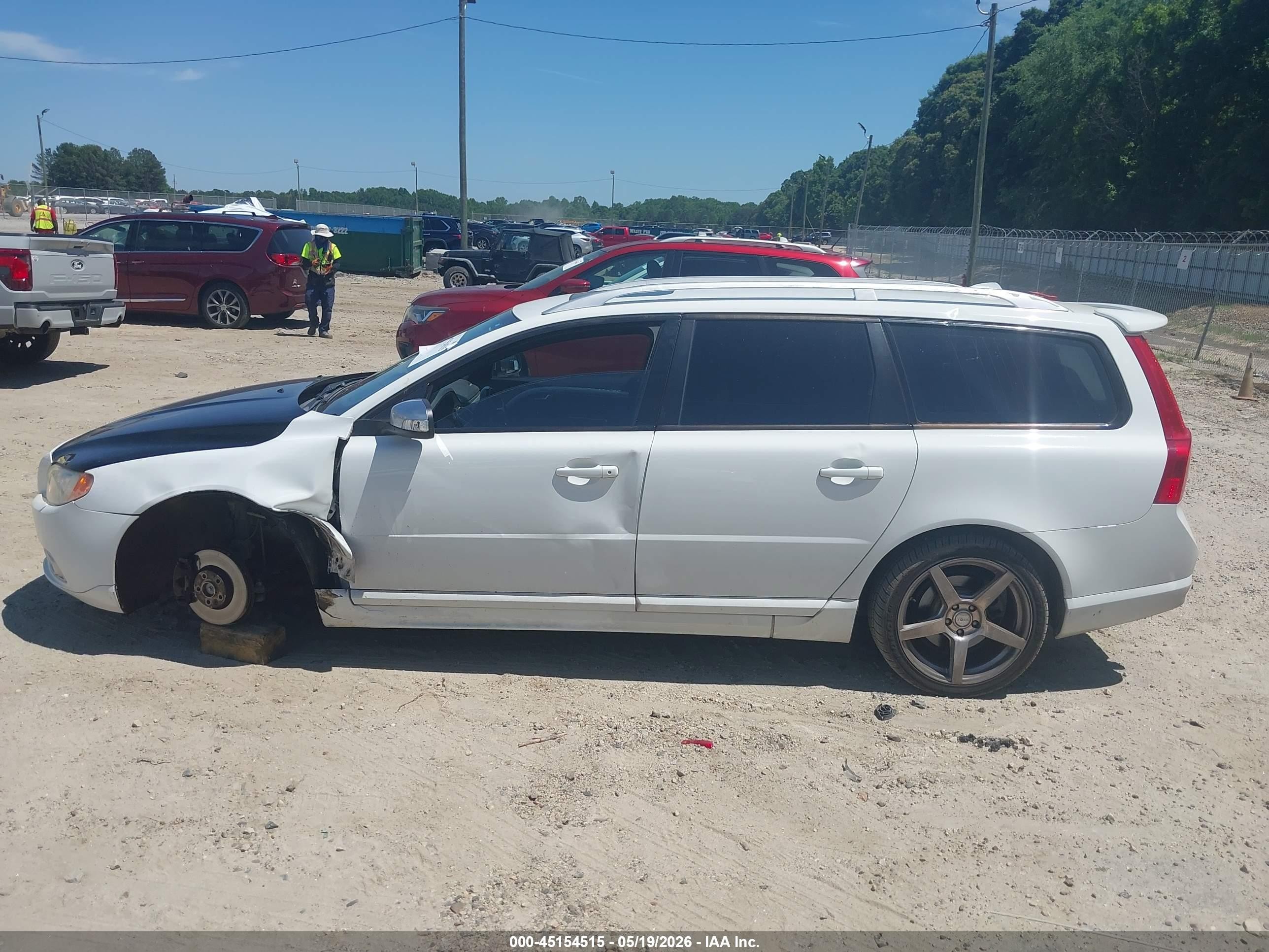 2010 Volvo V70 3.2/3.2 R-design White vin: YV1982BW3A1151370