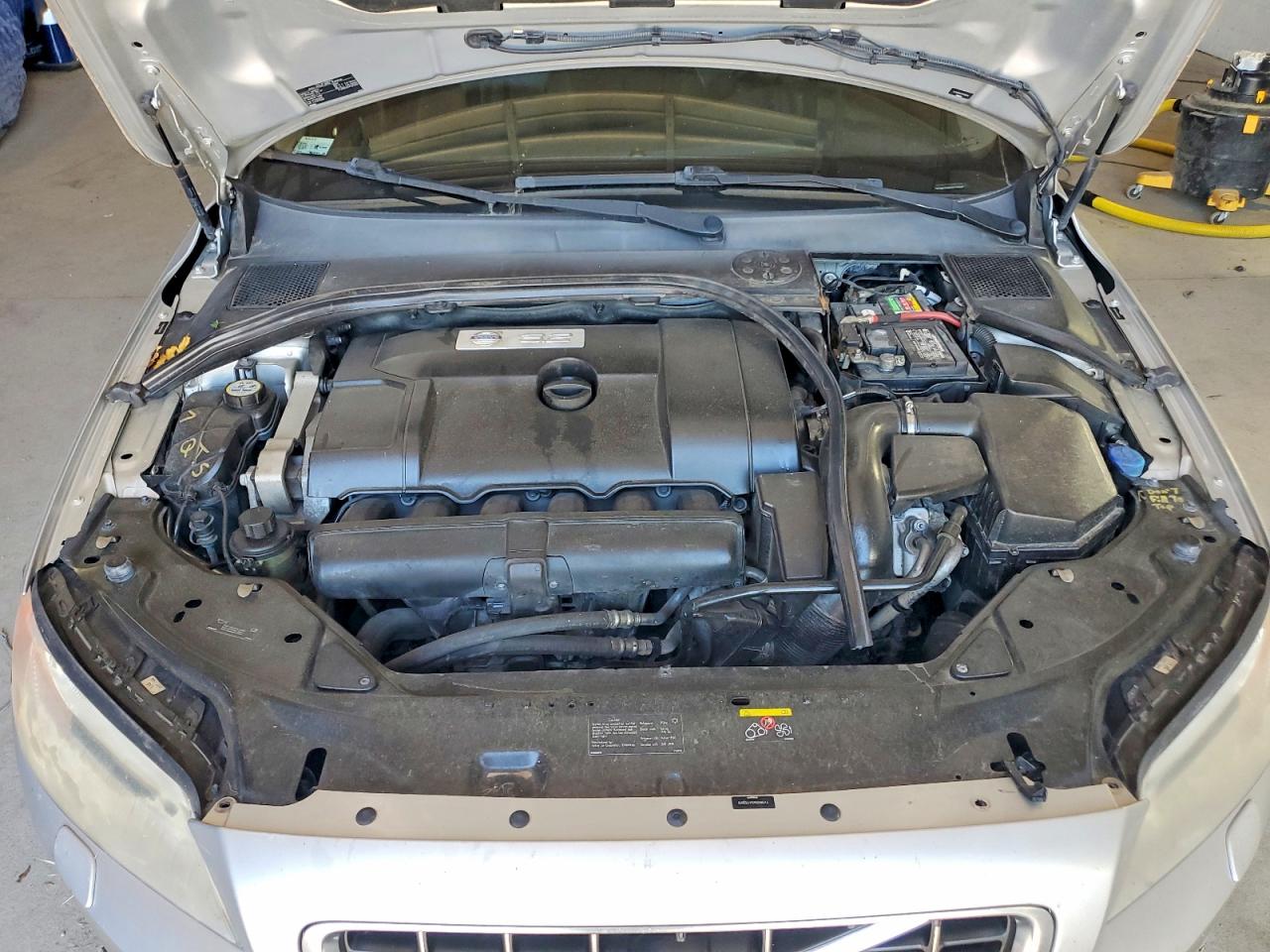 2010 Volvo V70 3.2 Silver vin: YV1982BW5A1159910
