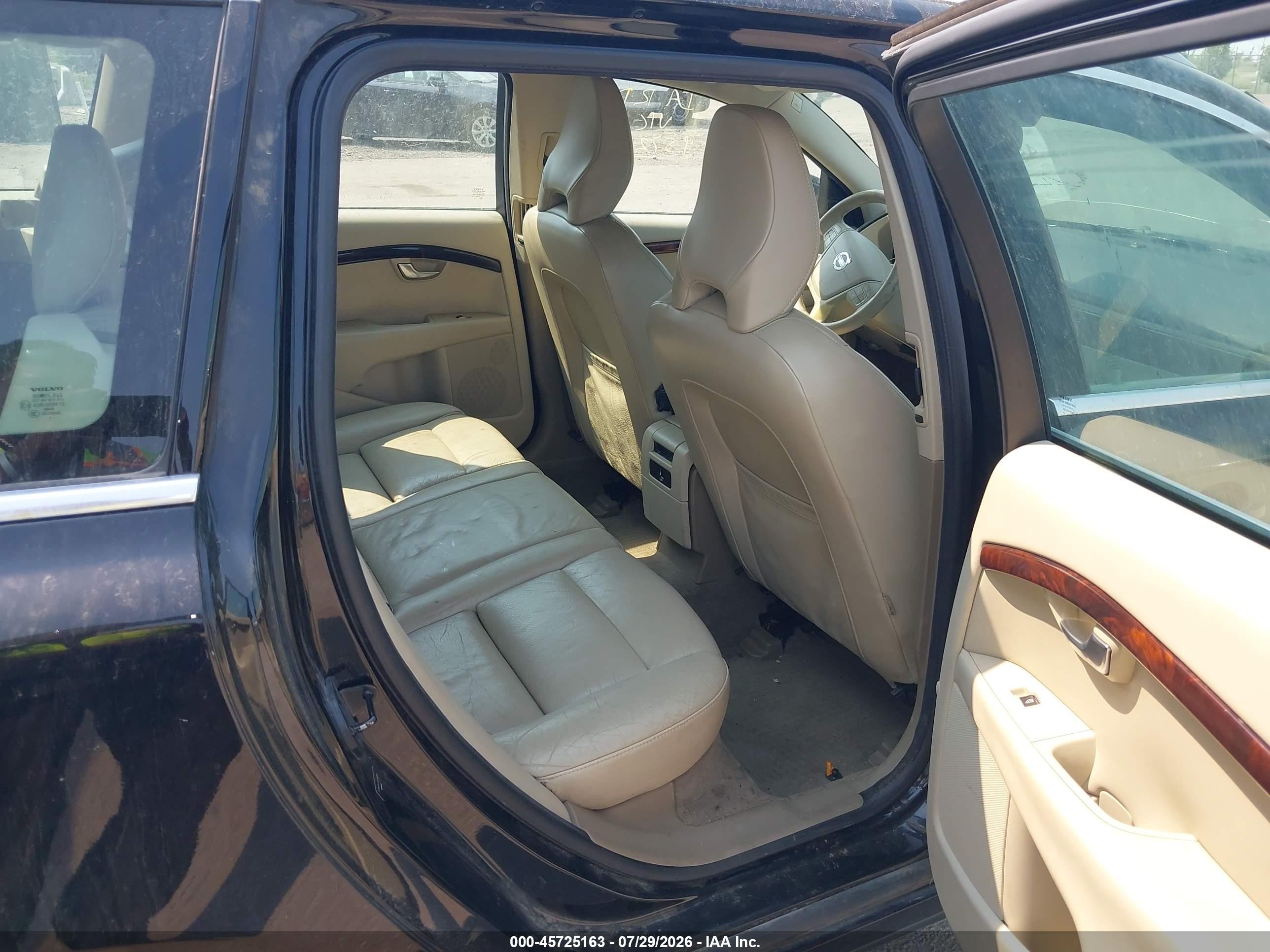 2010 Volvo V70 3.2/3.2 R-design Black vin: YV1982BW7A1124981