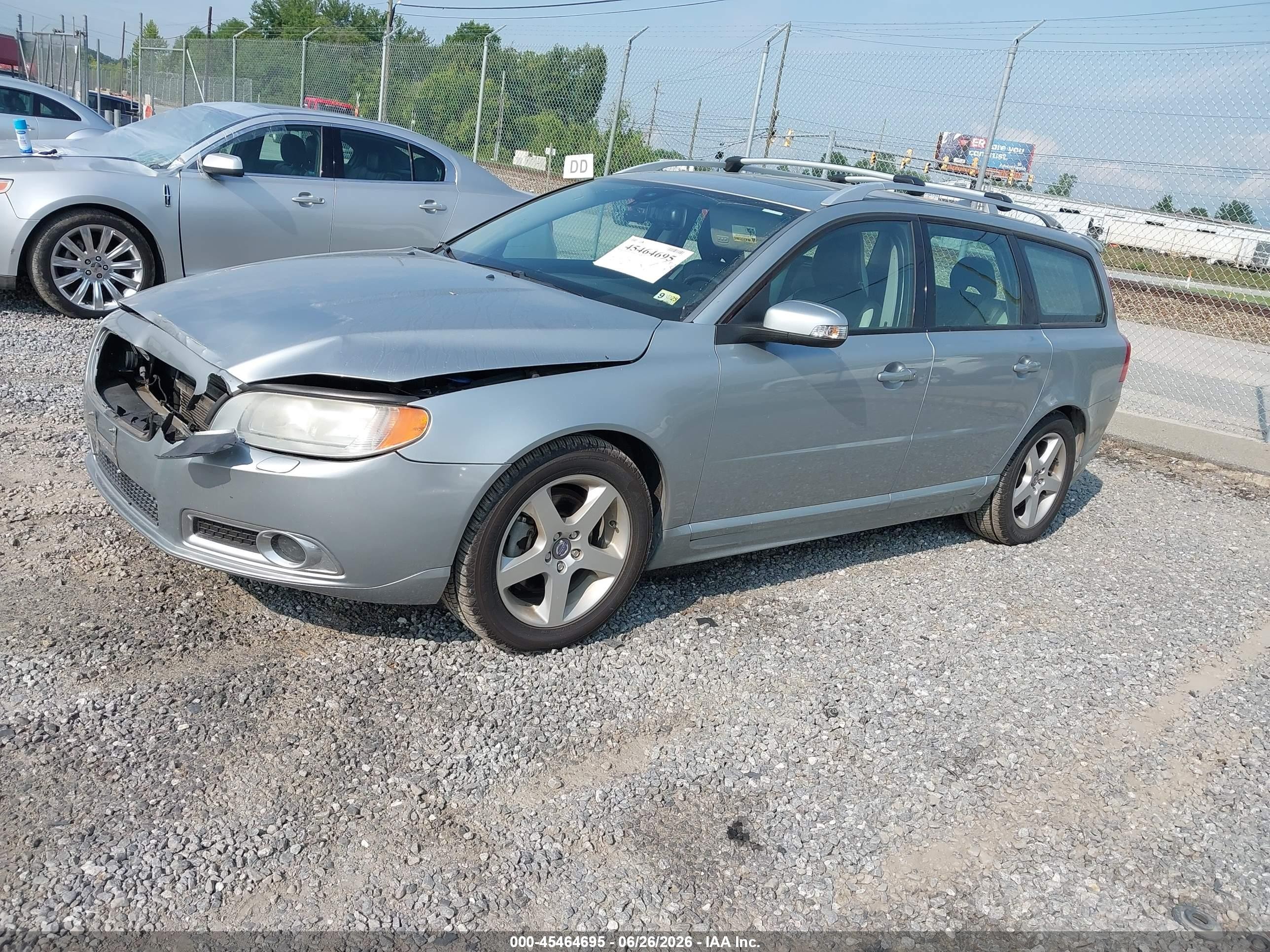 2010 Volvo V70 3.2/3.2 R-design Silver vin: YV1982BW9A1118311