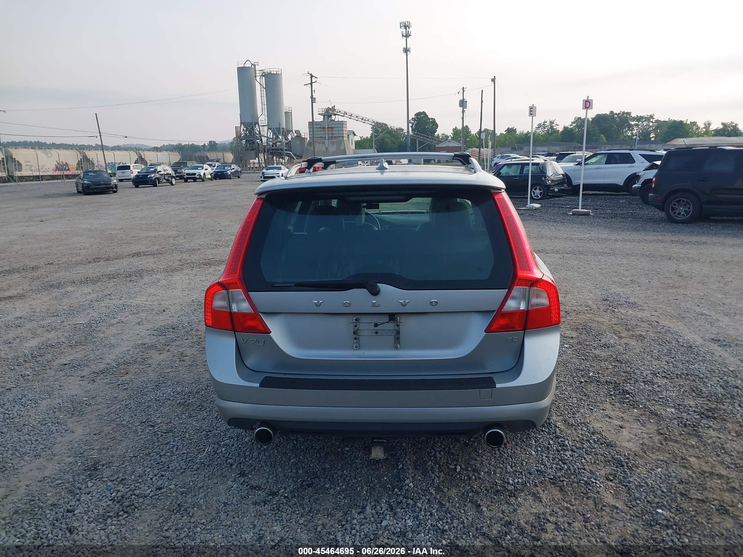 2010 Volvo V70 3.2/3.2 R-design Silver vin: YV1982BW9A1118311