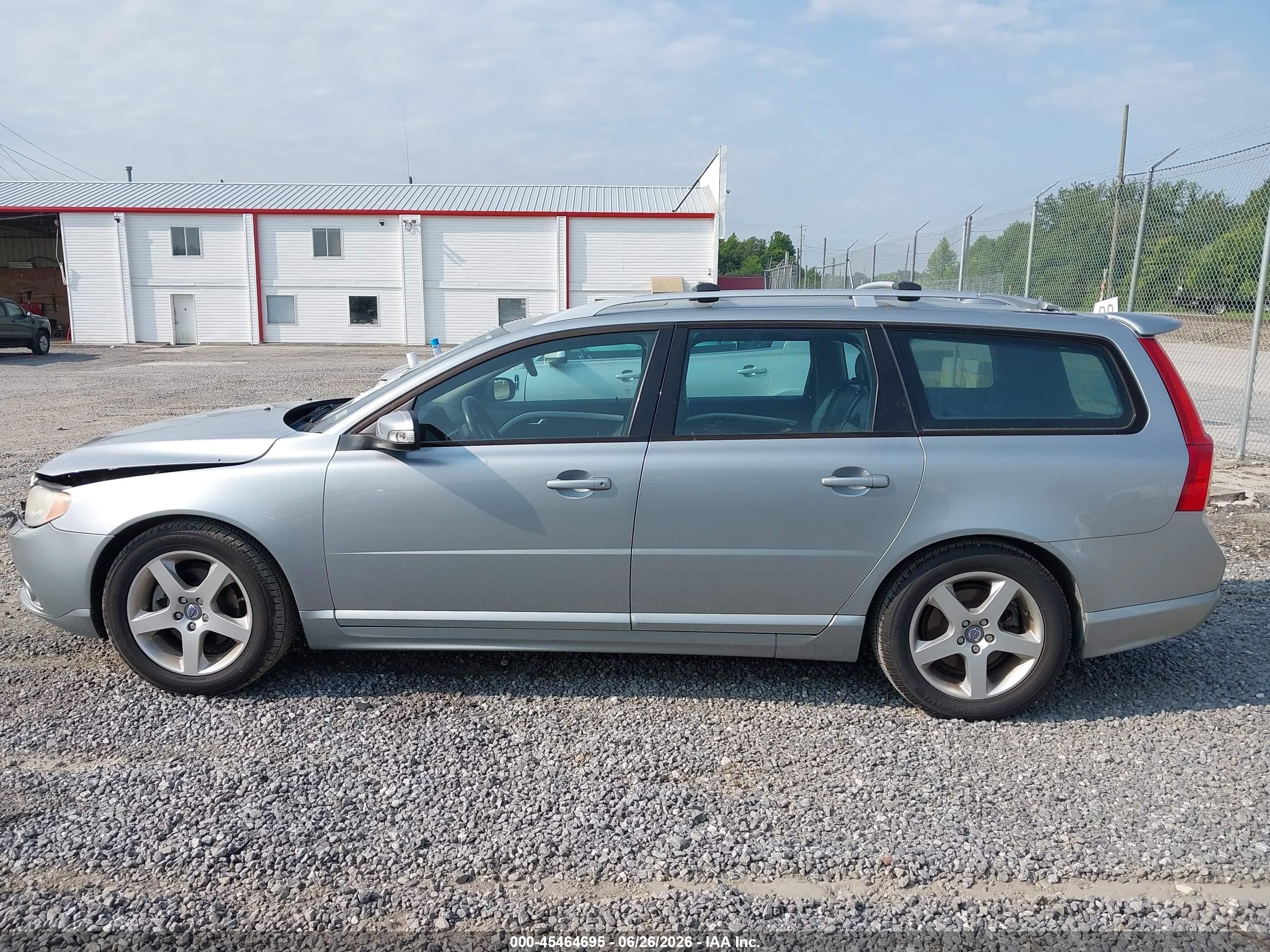 2010 Volvo V70 3.2/3.2 R-design Silver vin: YV1982BW9A1118311