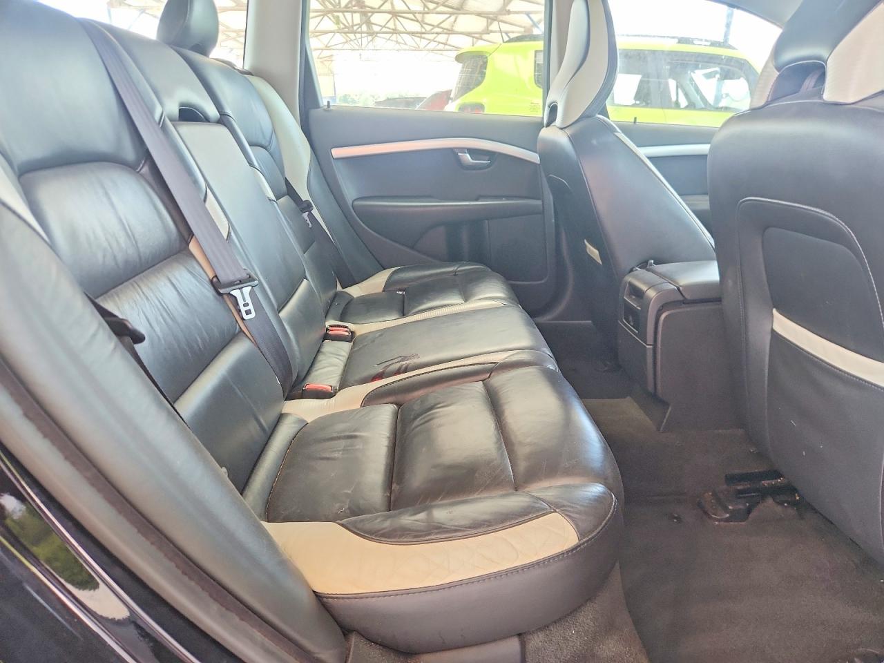 2010 Volvo V70 3.2 Black vin: YV1982BW9A1144990