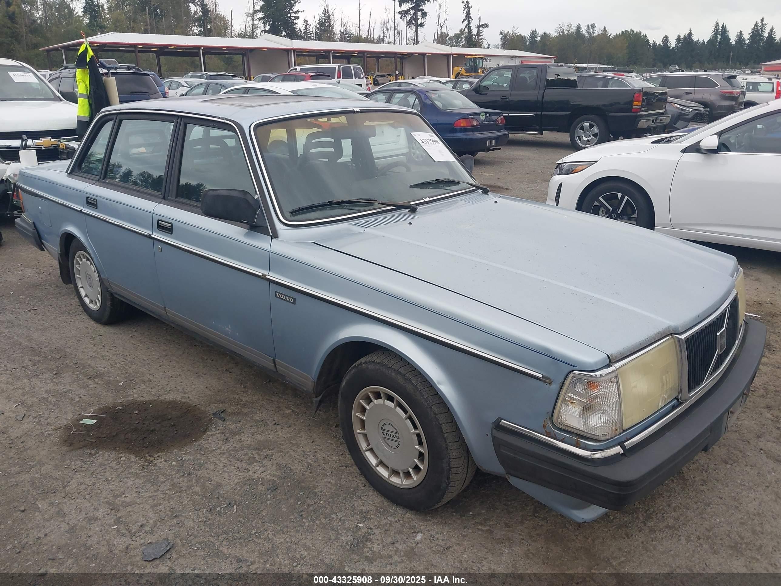 1990 Volvo 240 Dl Blue vin: YV1AA8840L1412547