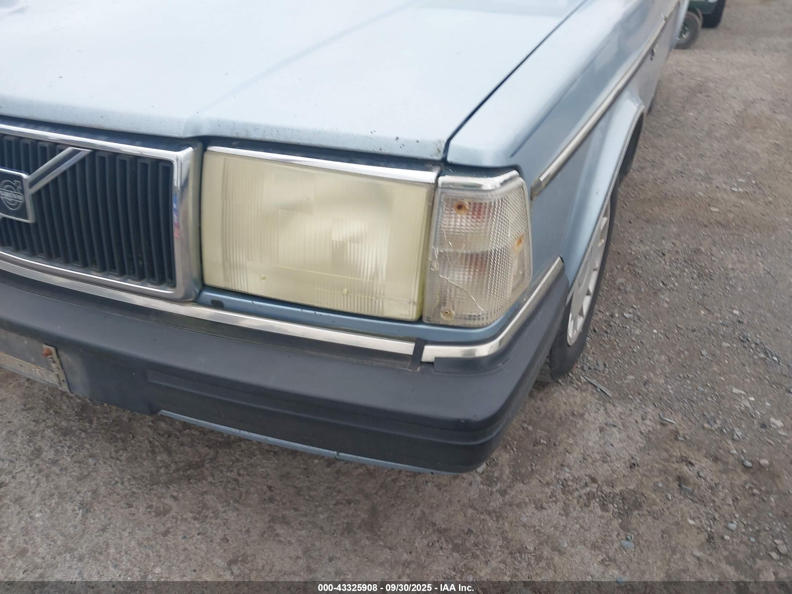 1990 Volvo 240 Dl Blue vin: YV1AA8840L1412547