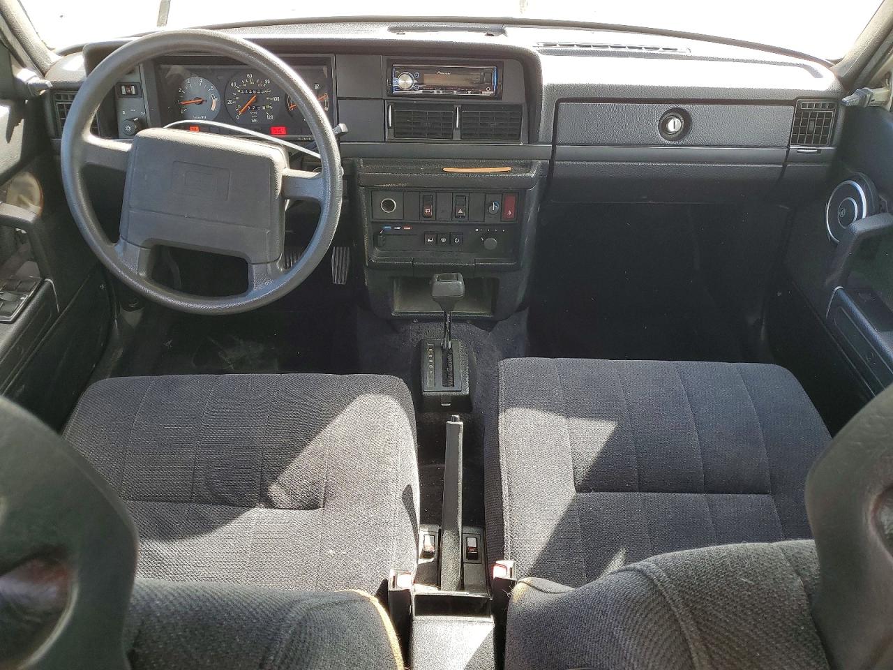 1990 Volvo 240 Base Белый vin: YV1AA8840L1422236