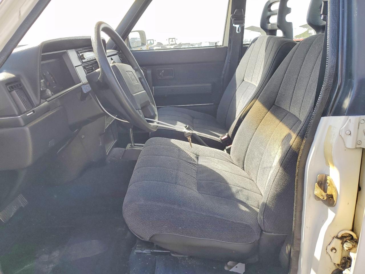 1990 Volvo 240 Base Белый vin: YV1AA8840L1422236