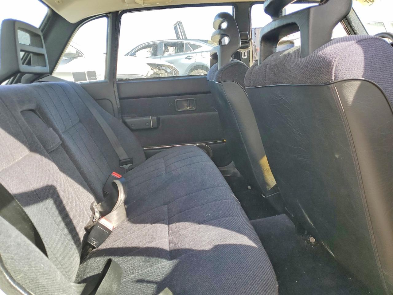 1990 Volvo 240 Base Белый vin: YV1AA8840L1422236