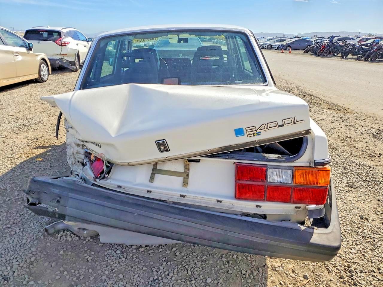1990 Volvo 240 Base Белый vin: YV1AA8840L1422236