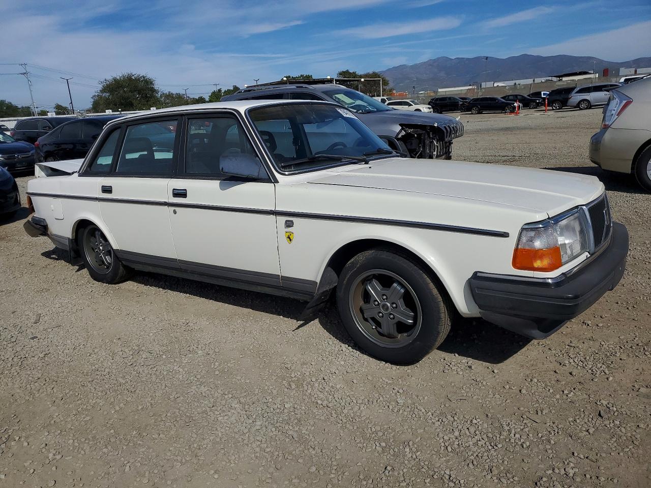 1990 Volvo 240 Base Белый vin: YV1AA8840L1422236