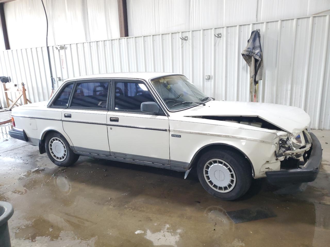 1990 Volvo 240 Base White vin: YV1AA8840L1425573