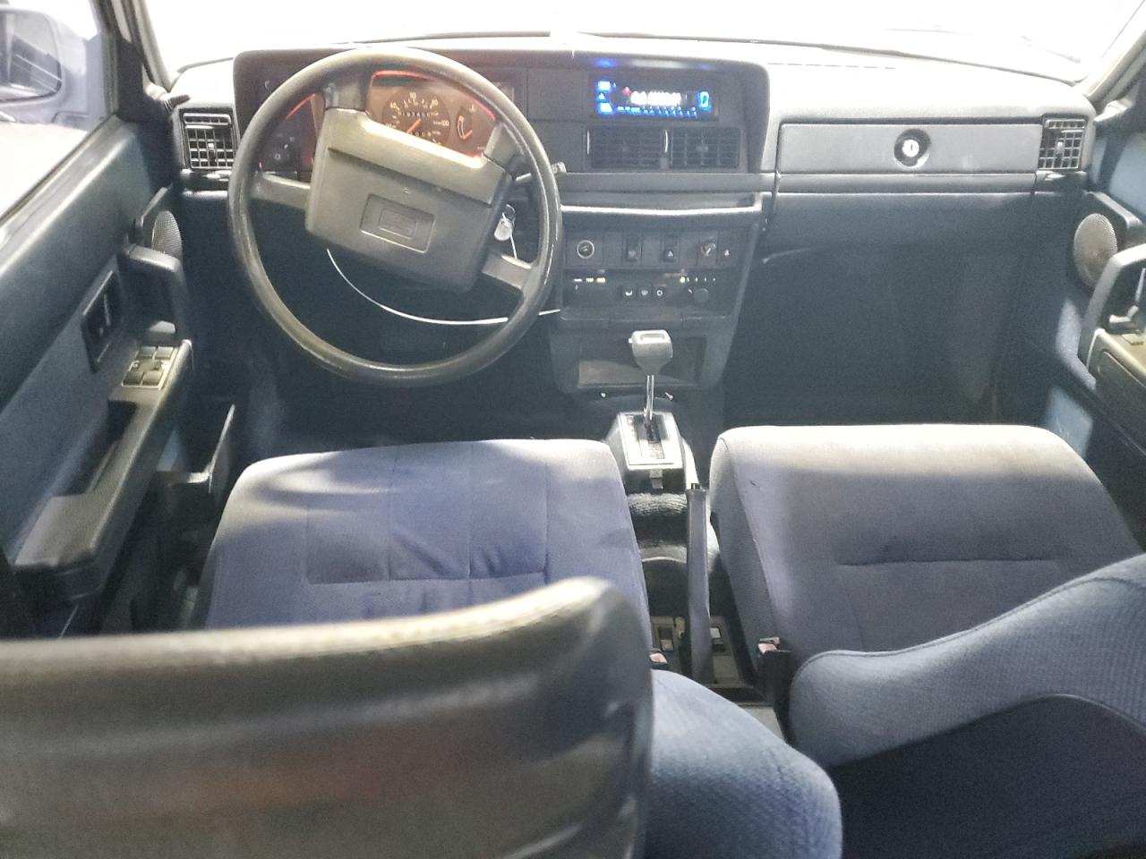 1990 Volvo 240 Base White vin: YV1AA8840L1425573