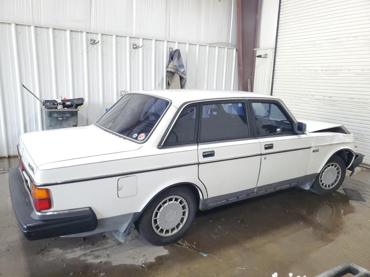 1990 Volvo 240 Base White vin: YV1AA8840L1425573
