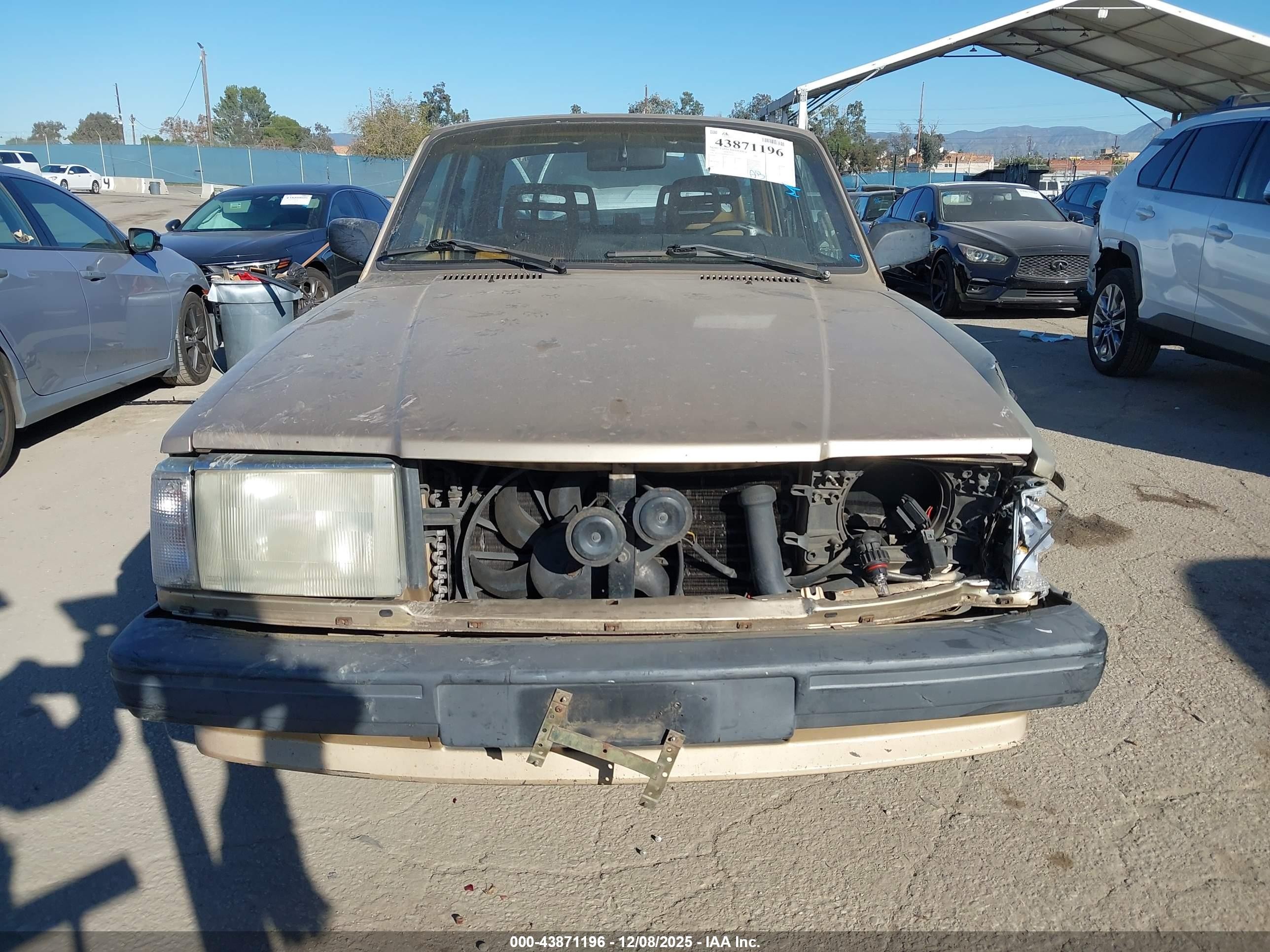 1991 Volvo 240   Gold vin: YV1AA8840M1441323