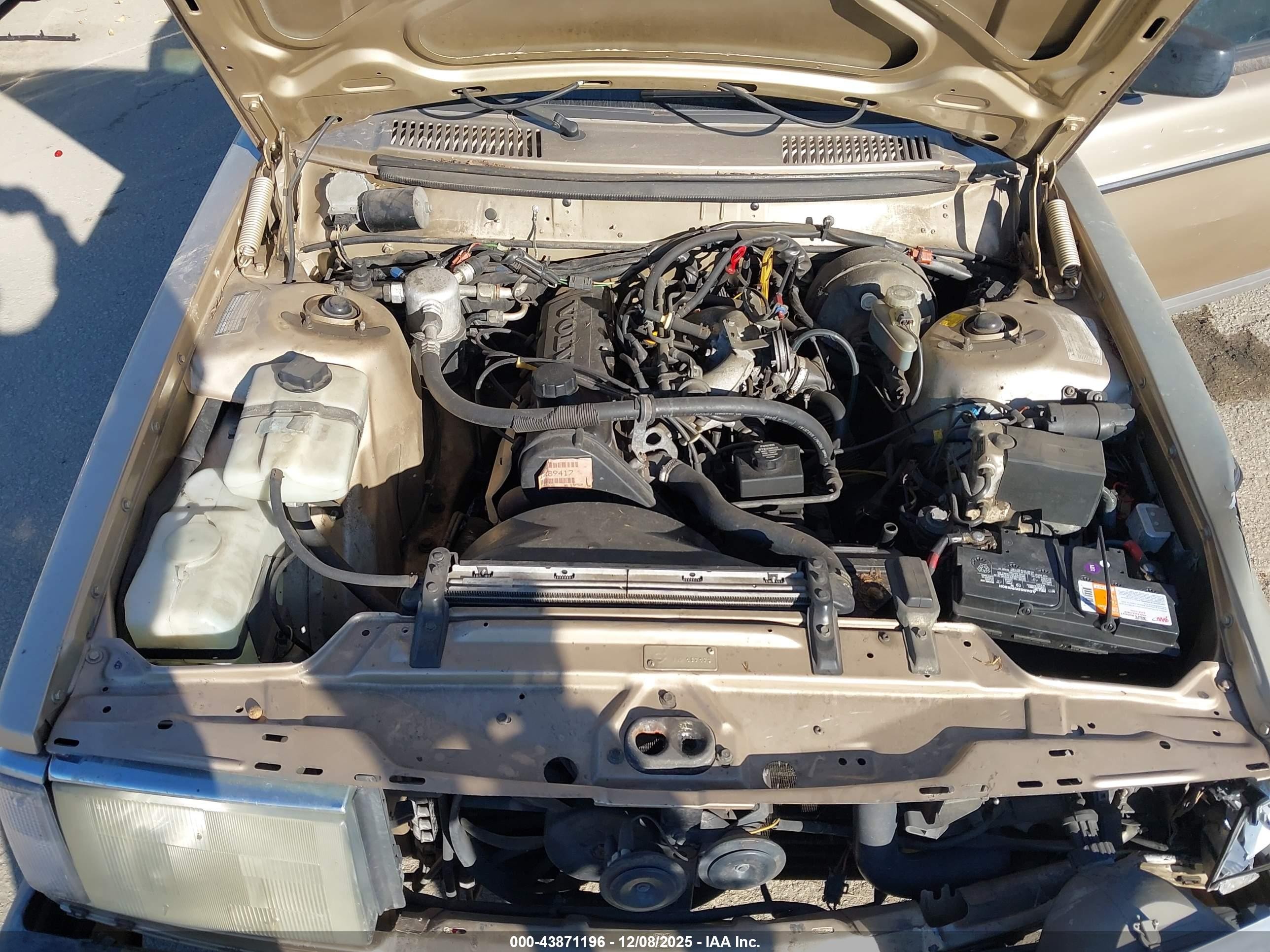 1991 Volvo 240   Gold vin: YV1AA8840M1441323
