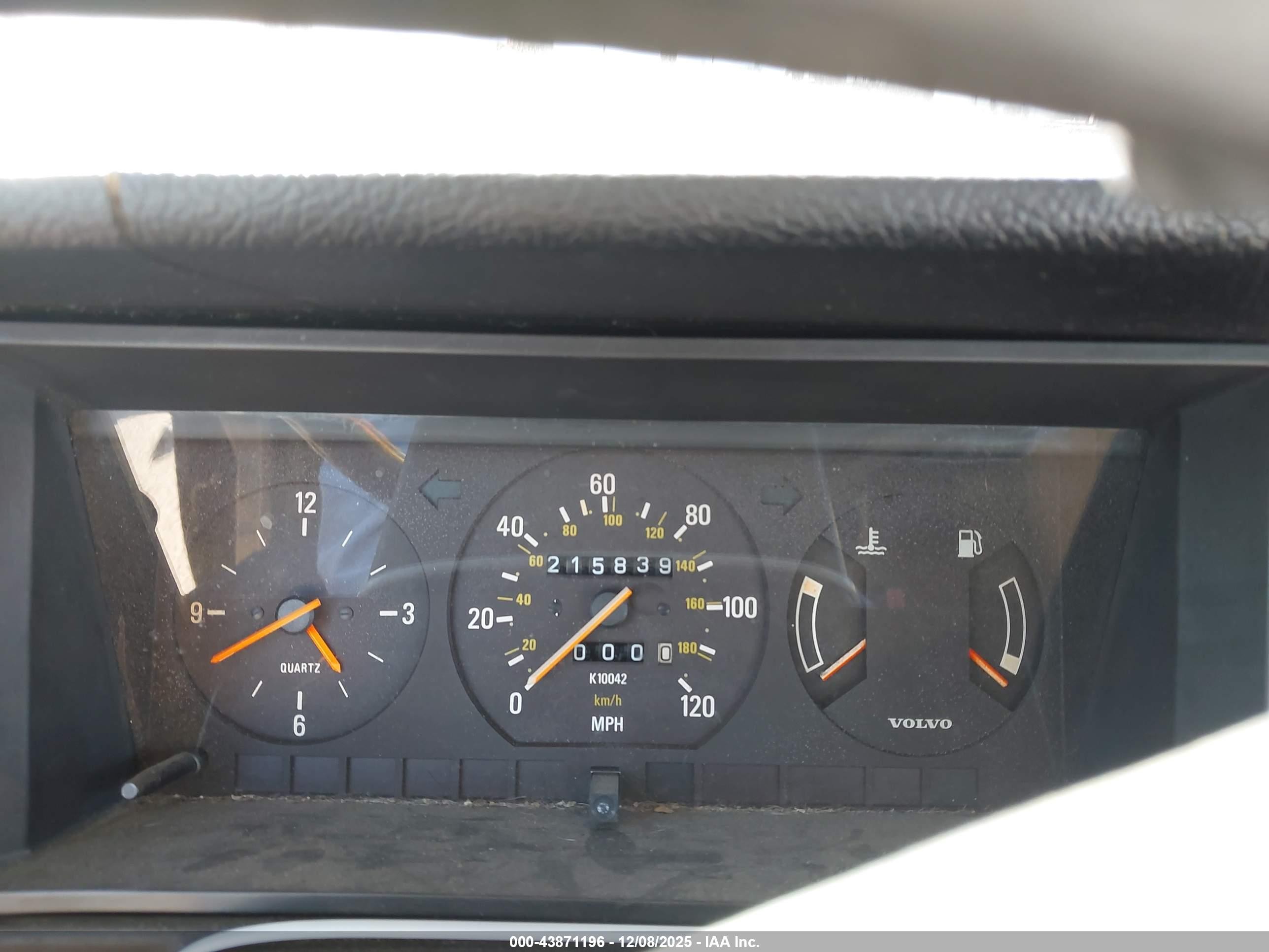 1991 Volvo 240   Gold vin: YV1AA8840M1441323
