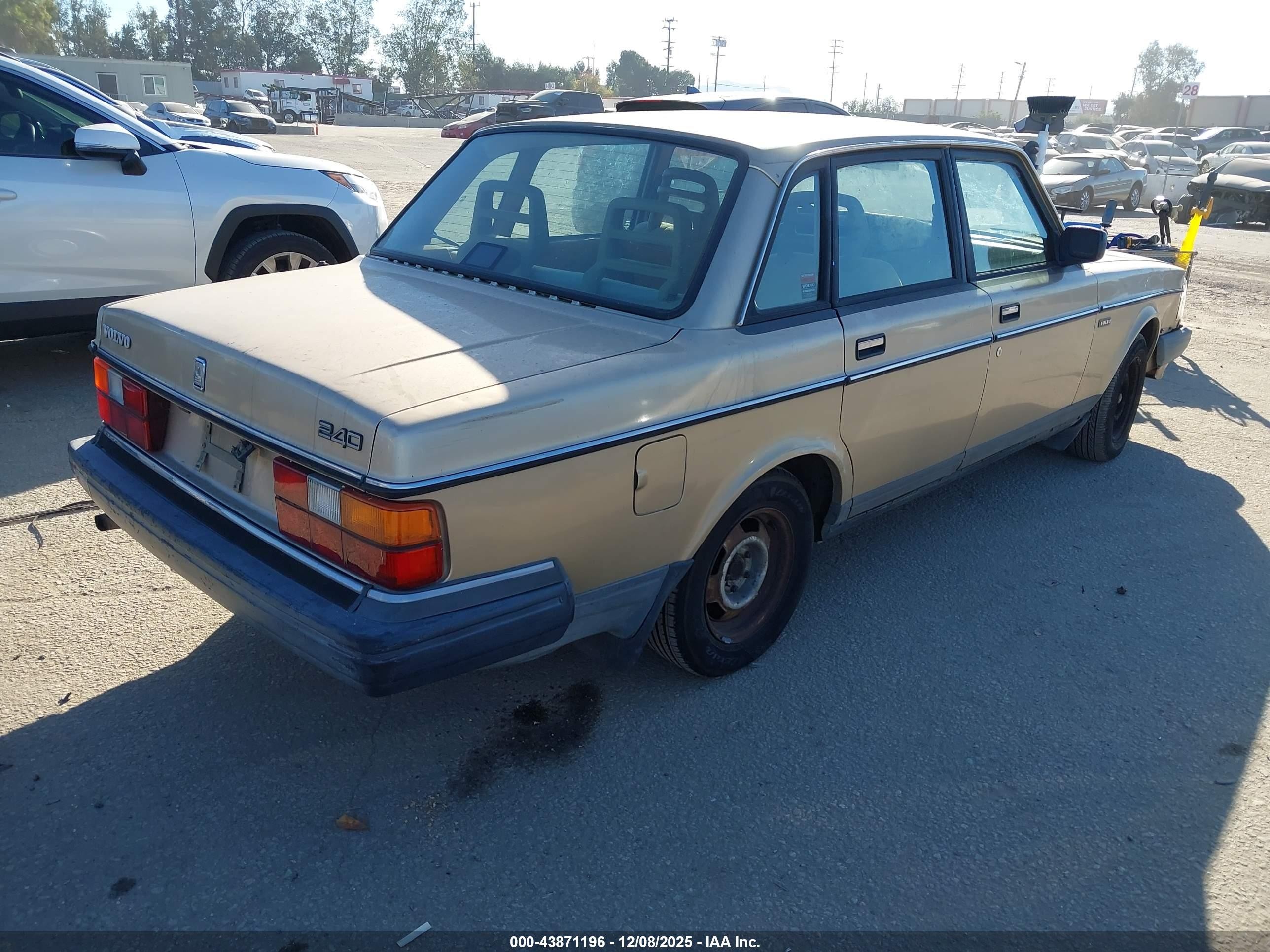 1991 Volvo 240   Gold vin: YV1AA8840M1441323