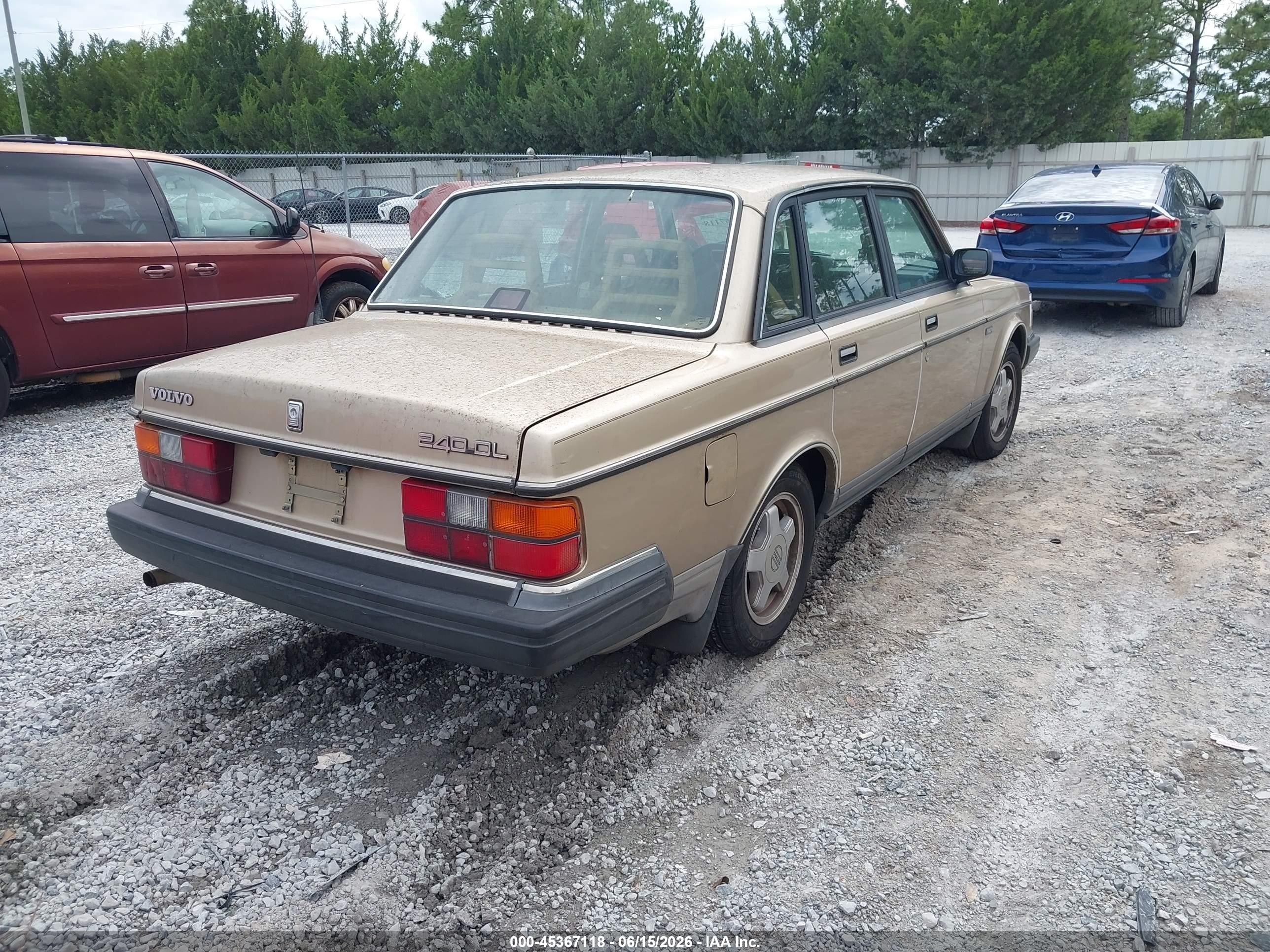 1990 Volvo 240 Dl Gold vin: YV1AA8841L1393541