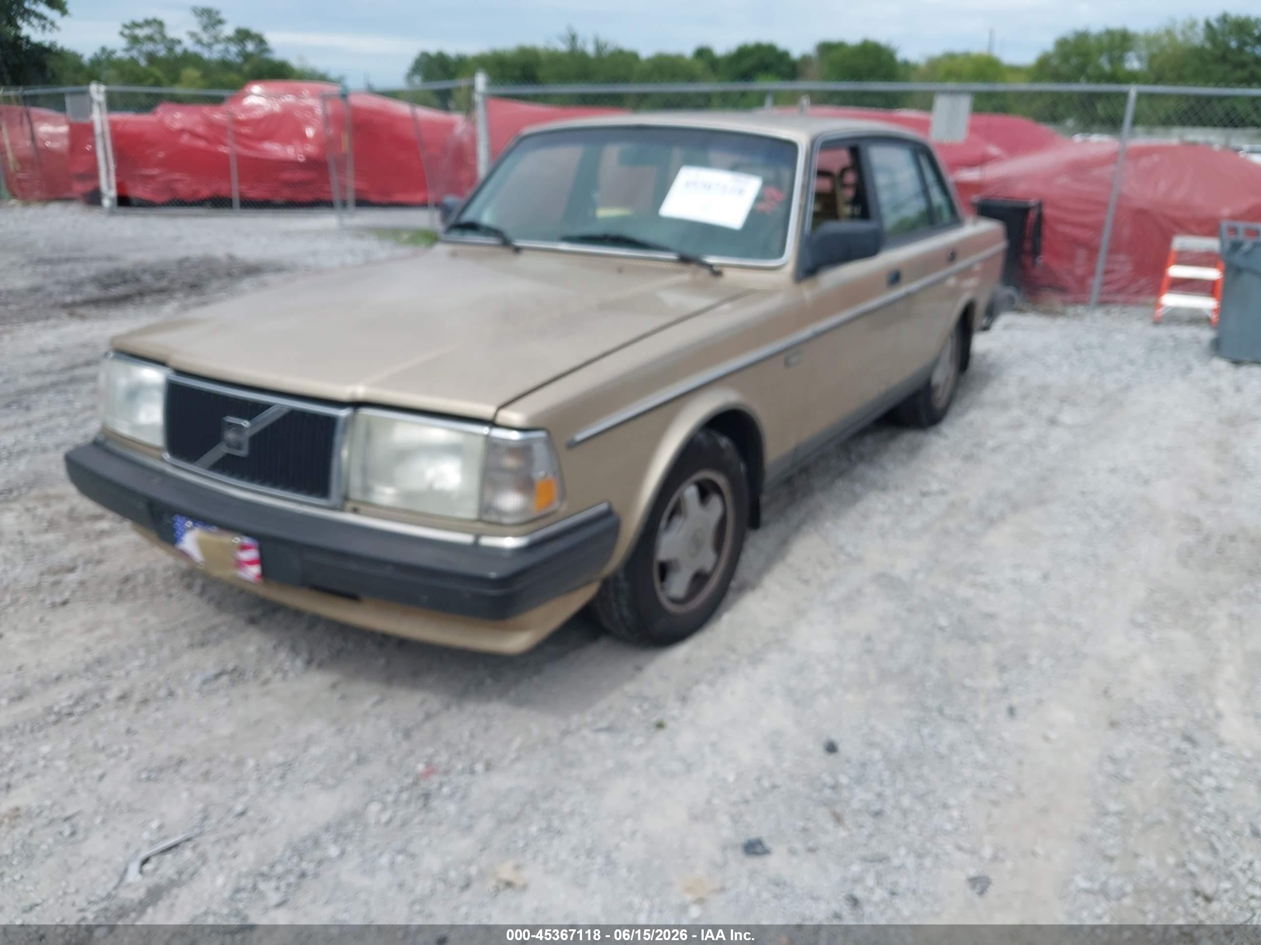 1990 Volvo 240 Dl Gold vin: YV1AA8841L1393541