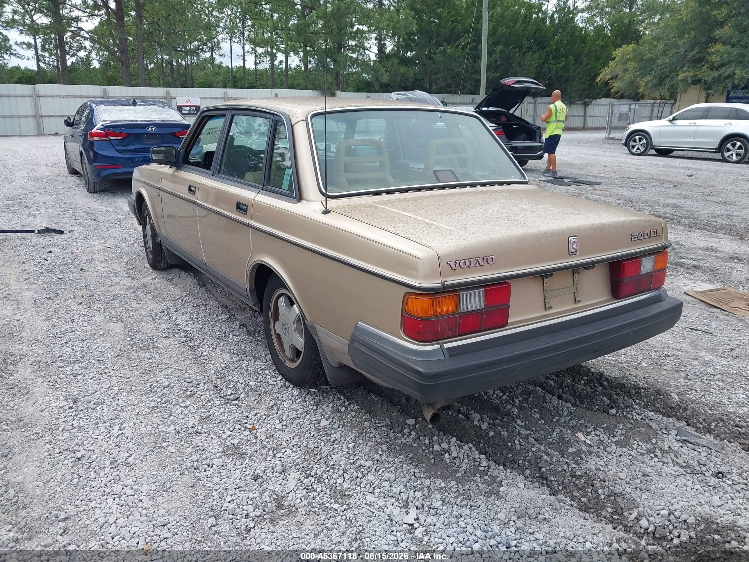 1990 Volvo 240 Dl Gold vin: YV1AA8841L1393541