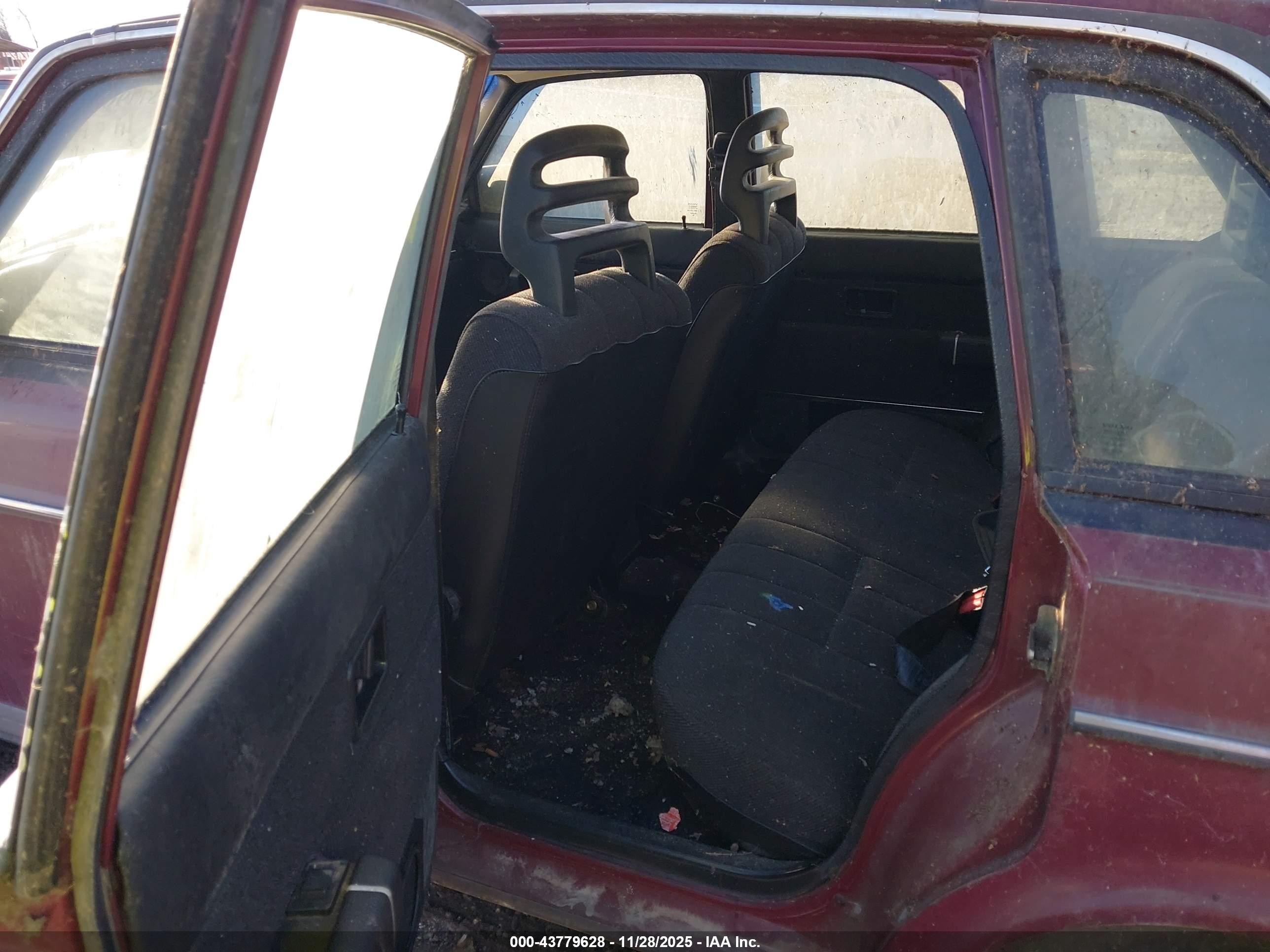 1990 Volvo 240 Dl Maroon vin: YV1AA8841L1410824