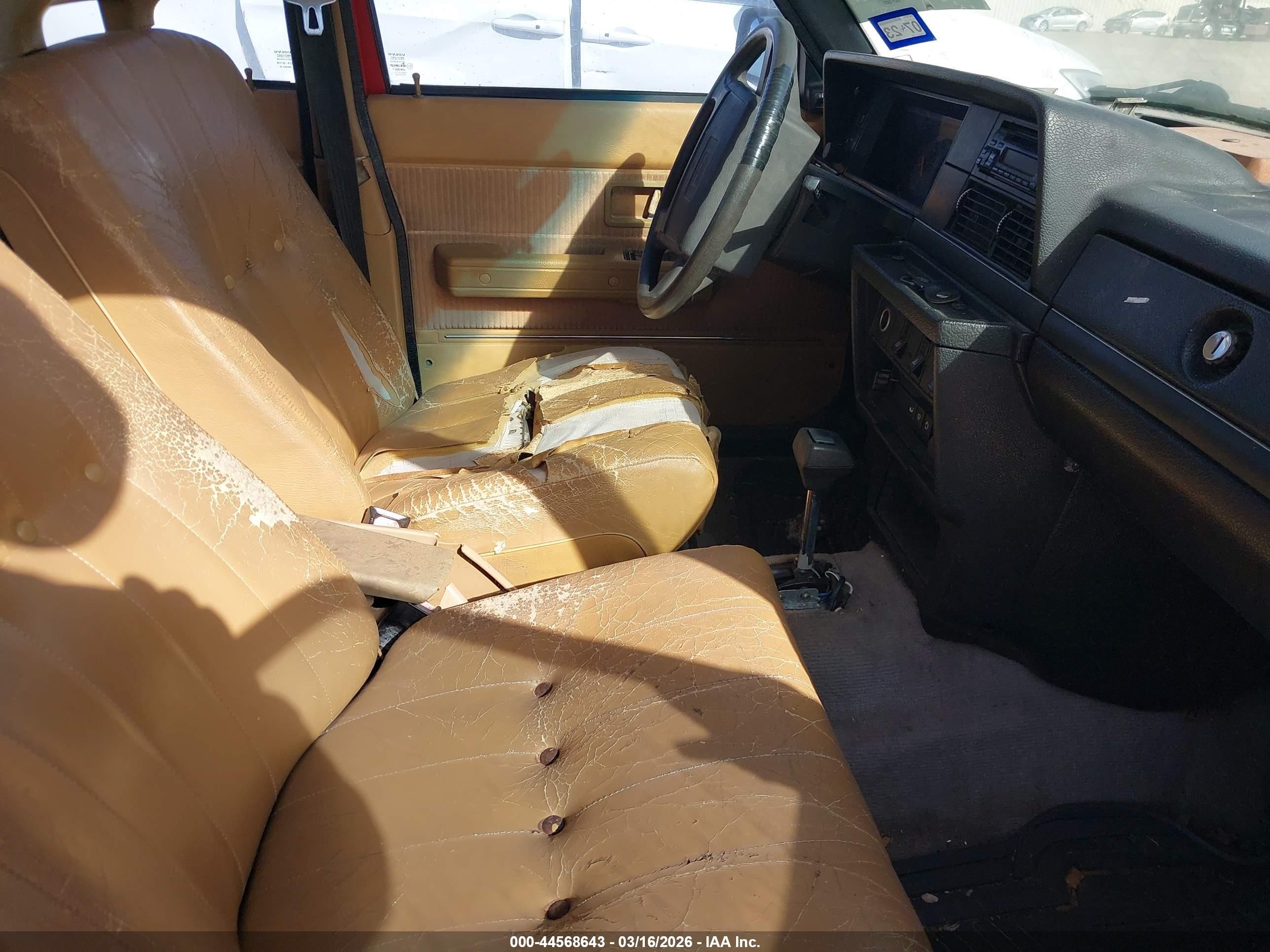 1991 Volvo 240   Red vin: YV1AA8842M1442117