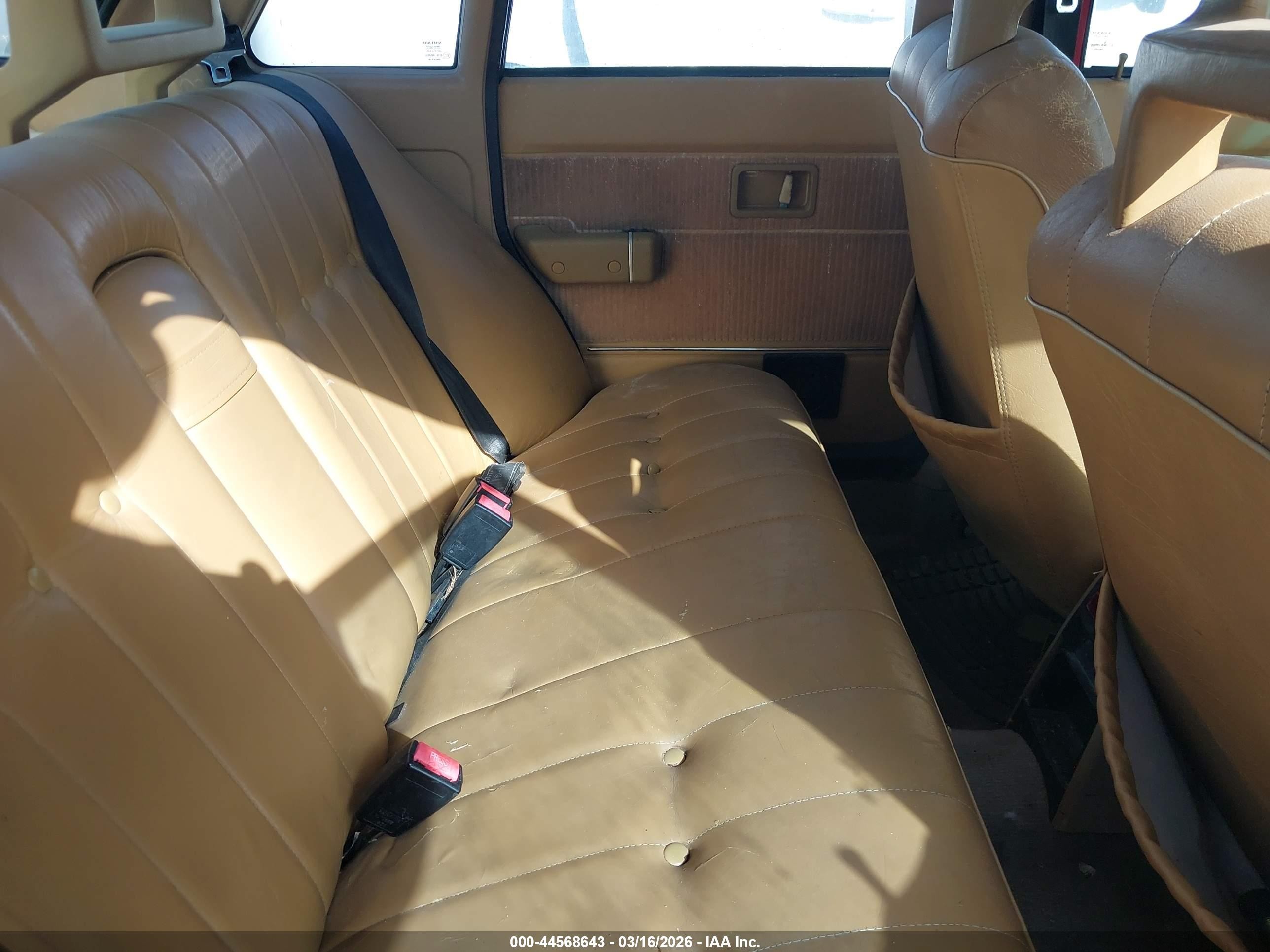 1991 Volvo 240   Red vin: YV1AA8842M1442117