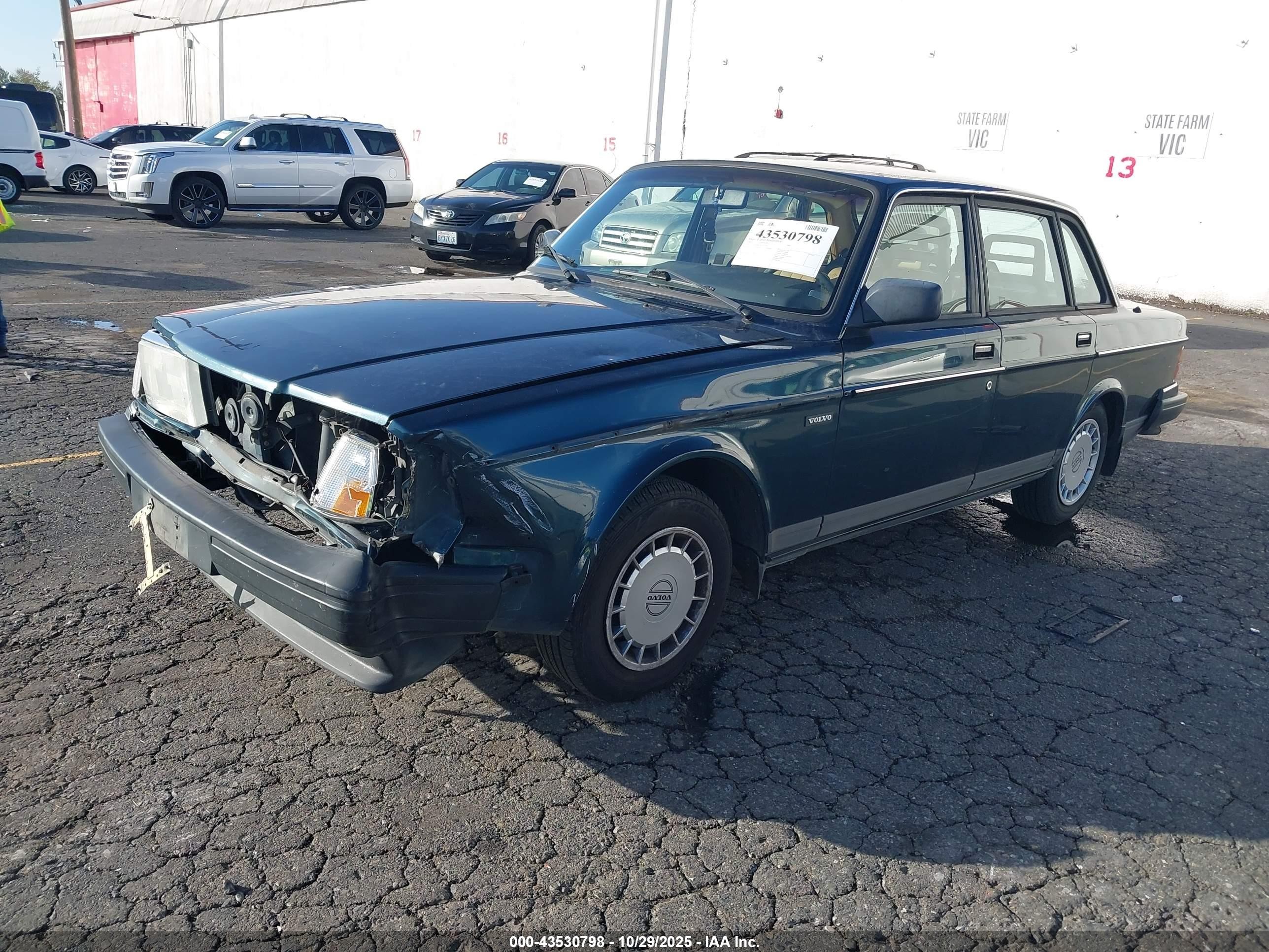 1991 Volvo 240   Green vin: YV1AA8842M1453392