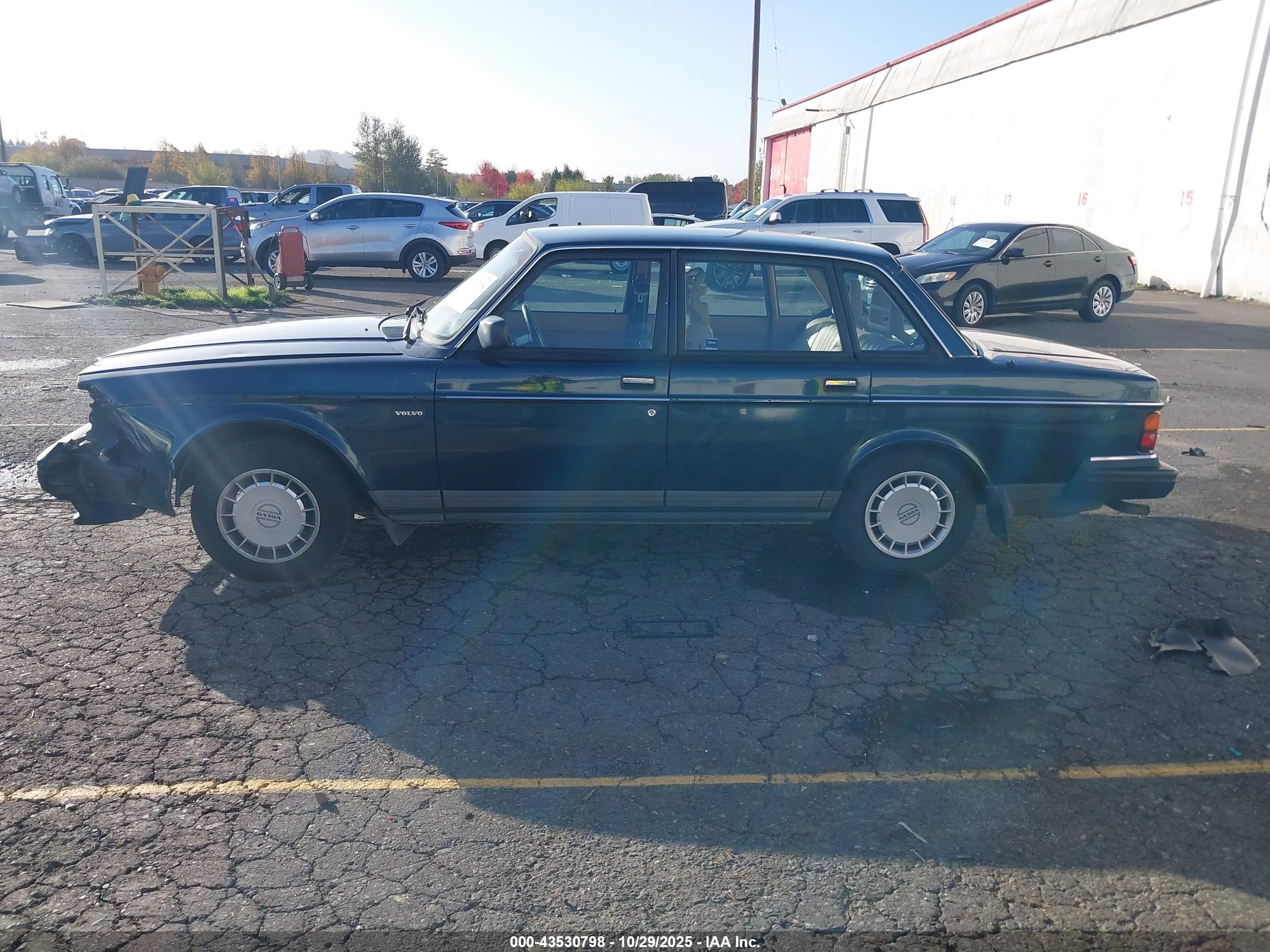 1991 Volvo 240   Green vin: YV1AA8842M1453392