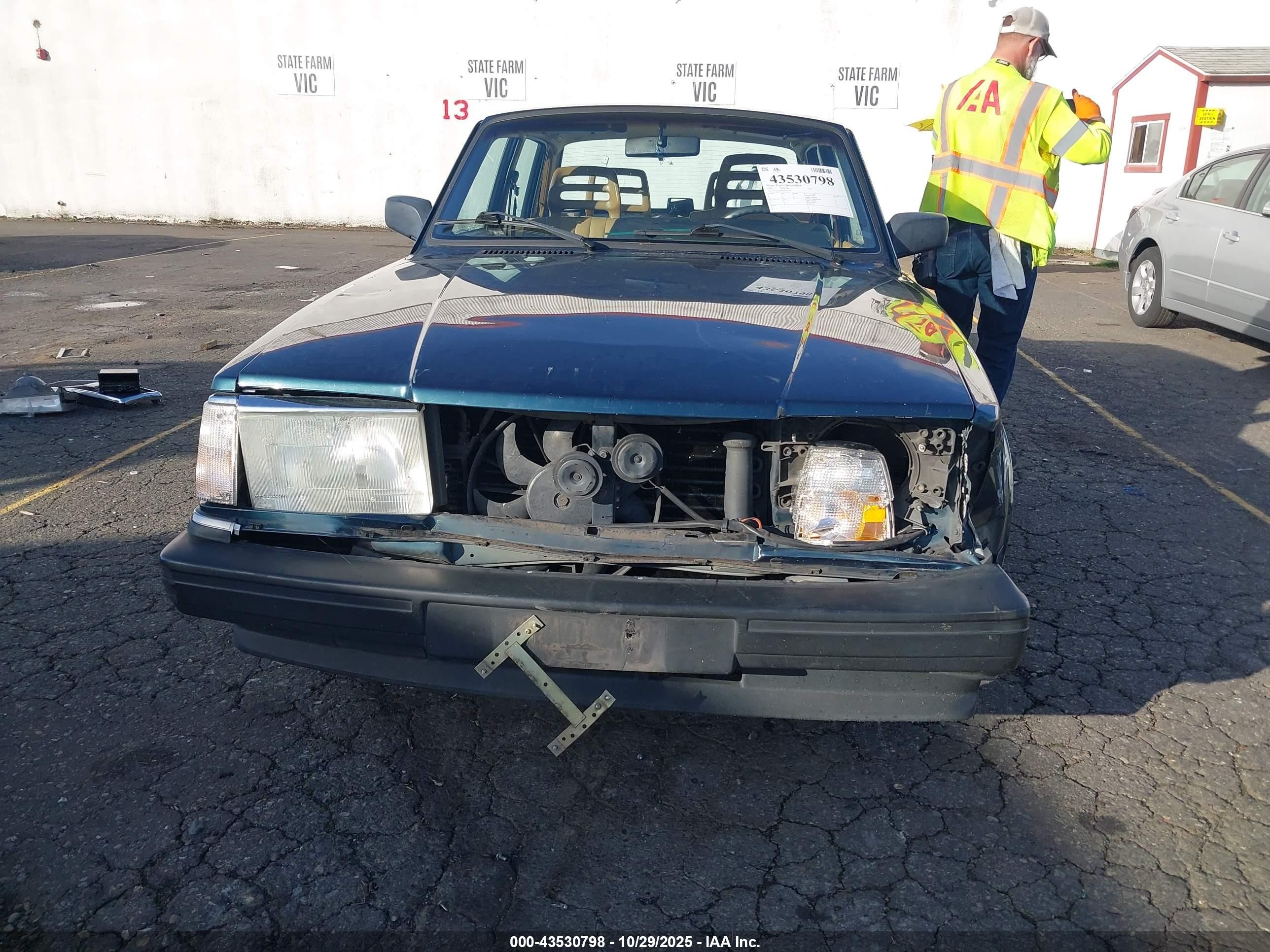 1991 Volvo 240   Green vin: YV1AA8842M1453392