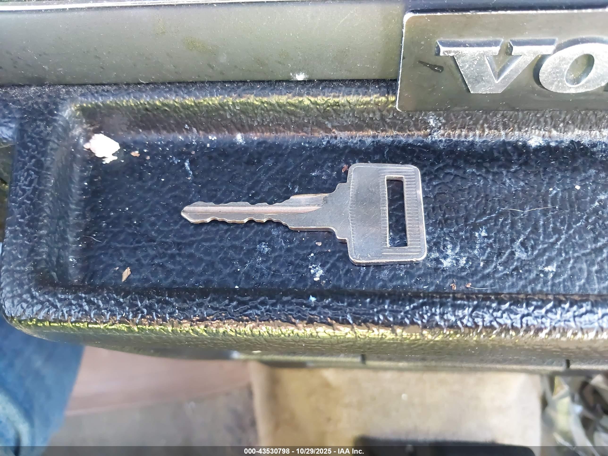 1991 Volvo 240   Green vin: YV1AA8842M1453392
