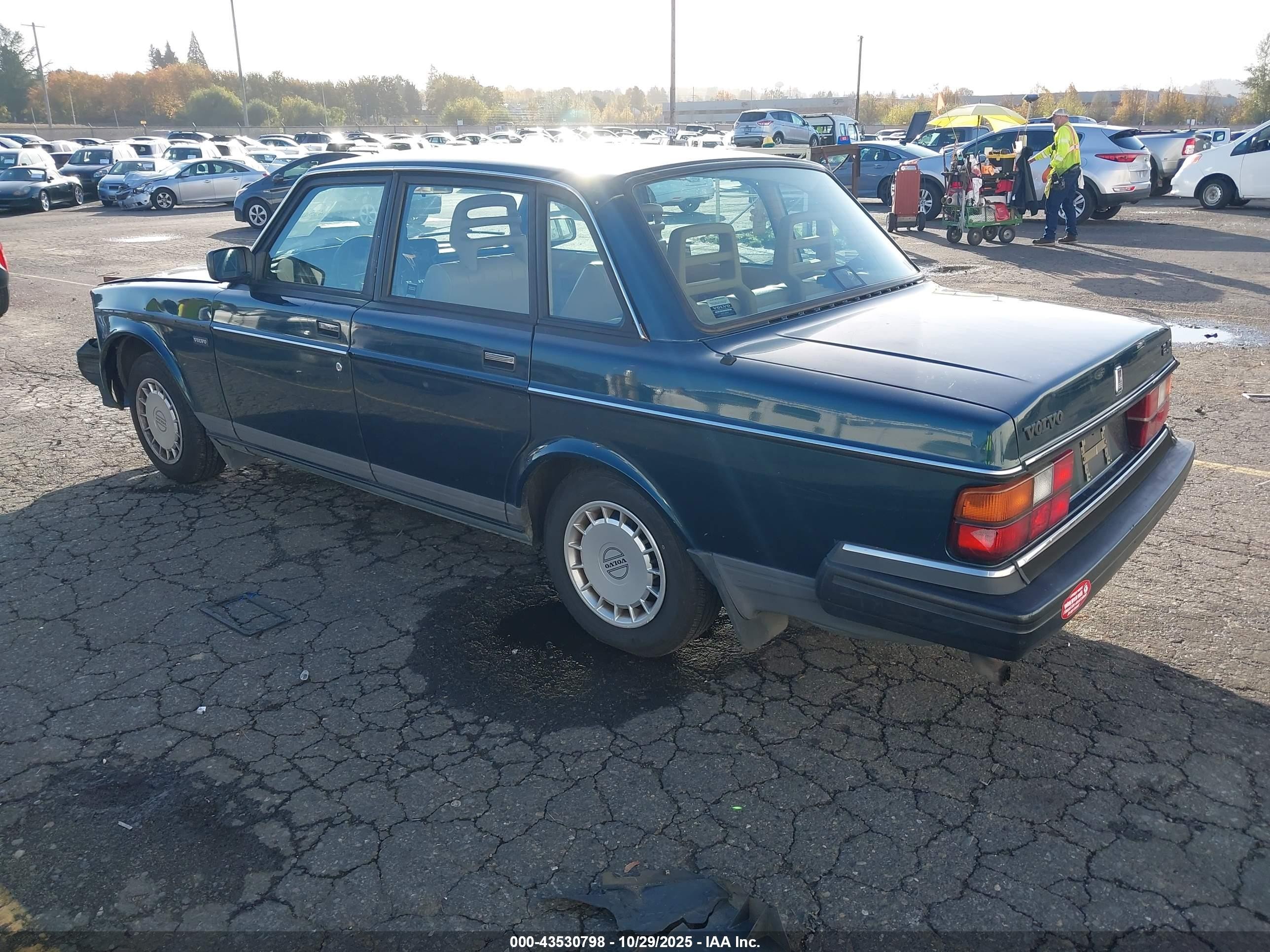 1991 Volvo 240   Green vin: YV1AA8842M1453392