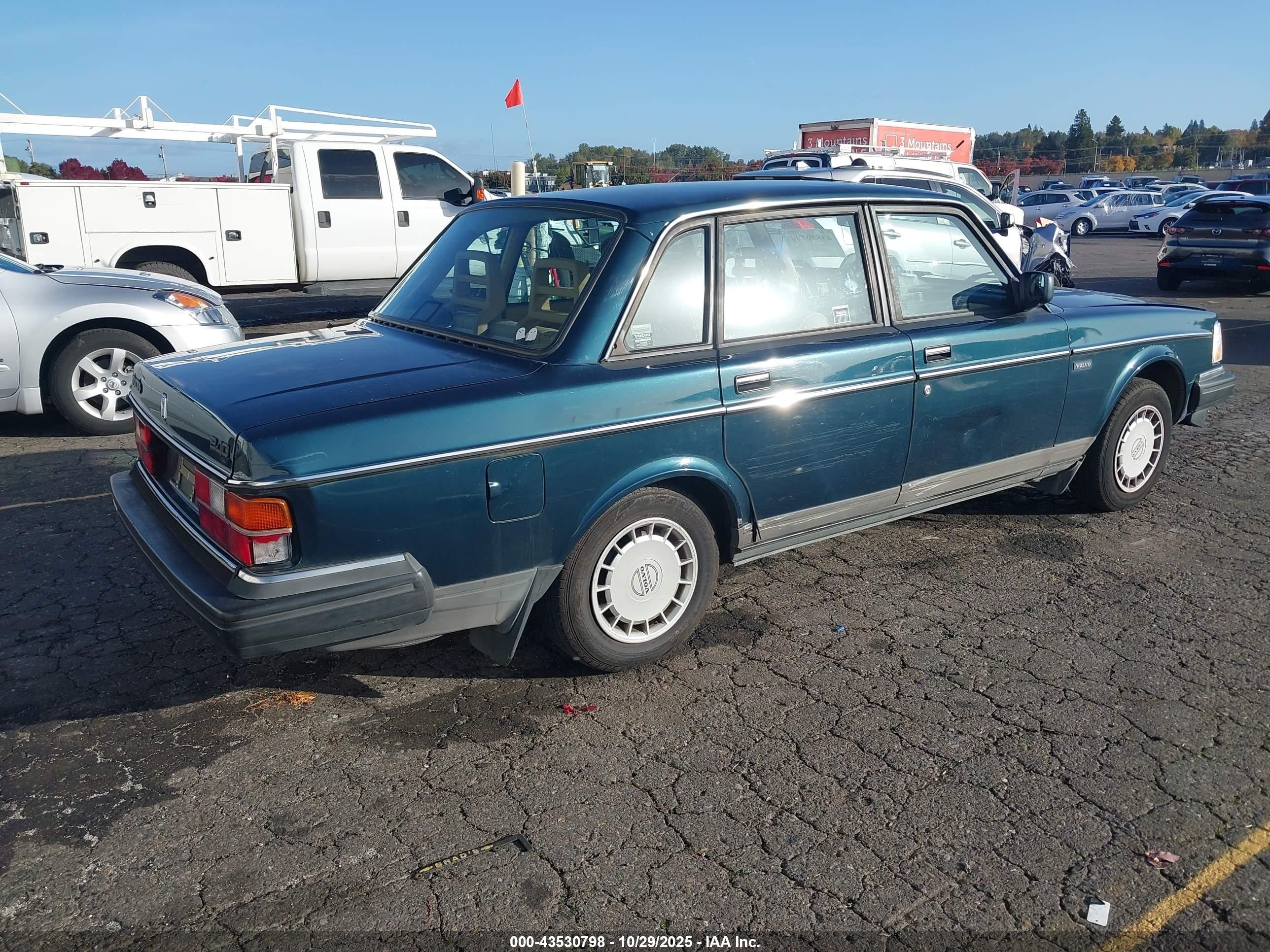 1991 Volvo 240   Green vin: YV1AA8842M1453392