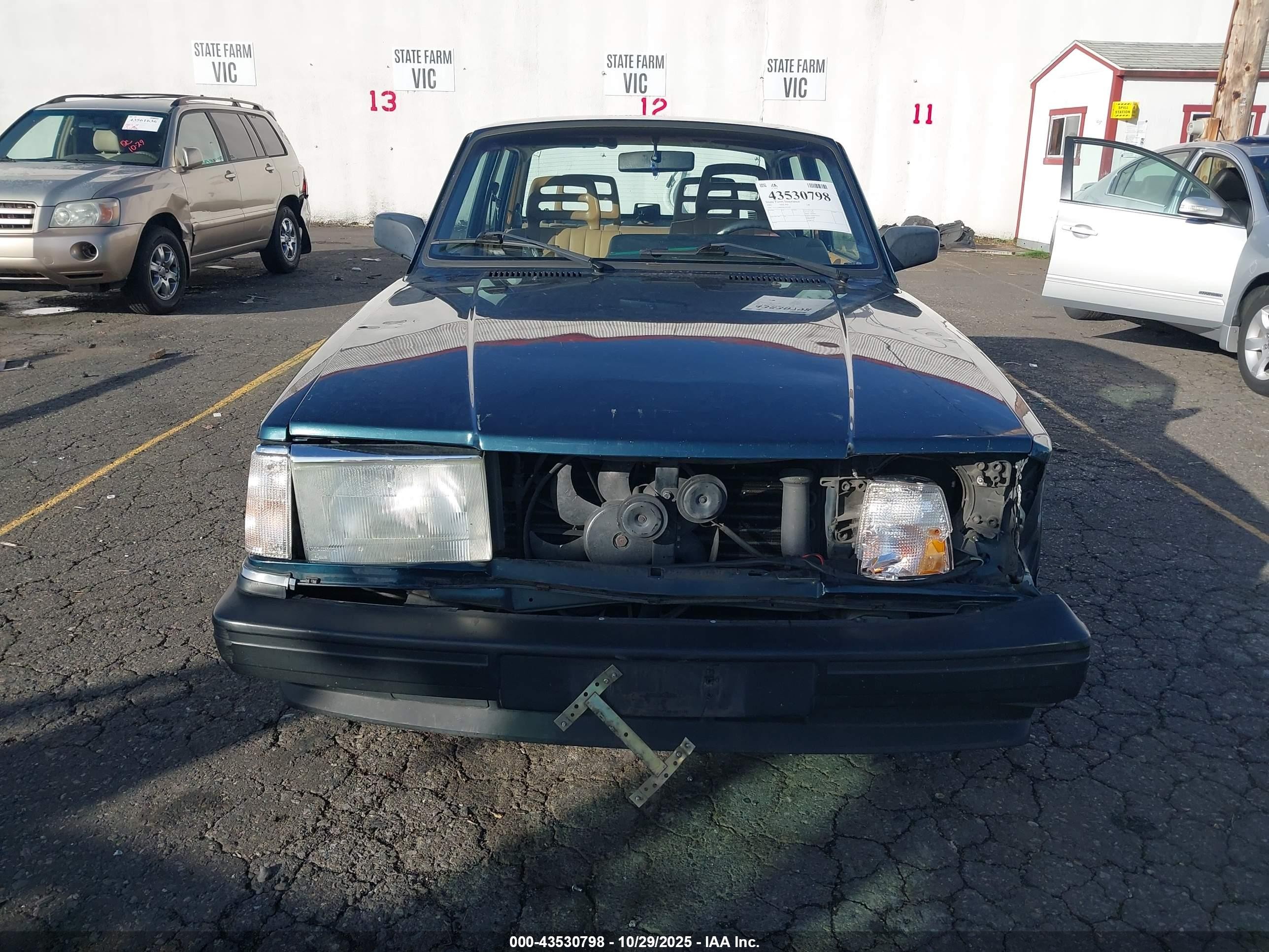 1991 Volvo 240   Green vin: YV1AA8842M1453392