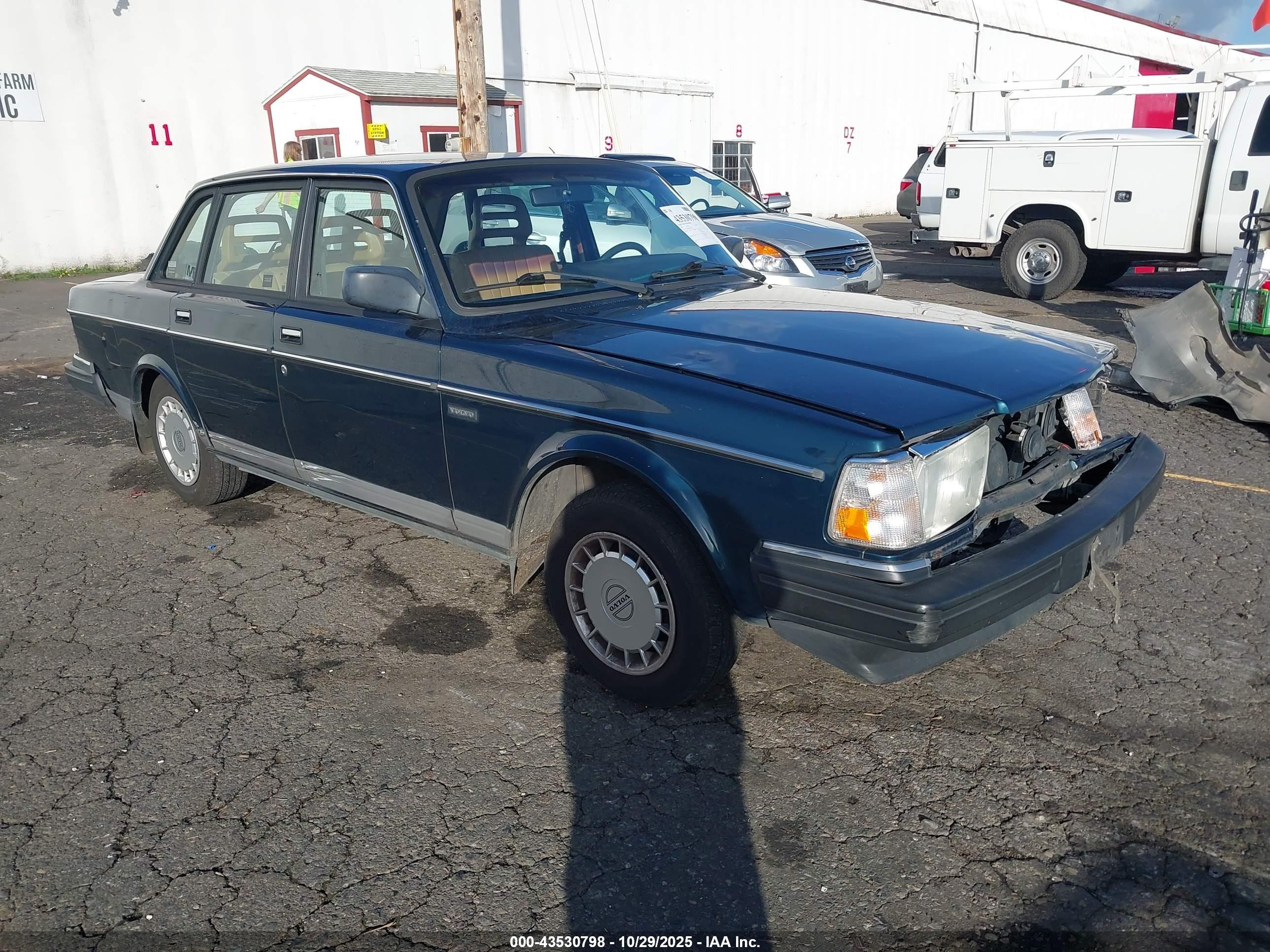 1991 Volvo 240   Green vin: YV1AA8842M1453392