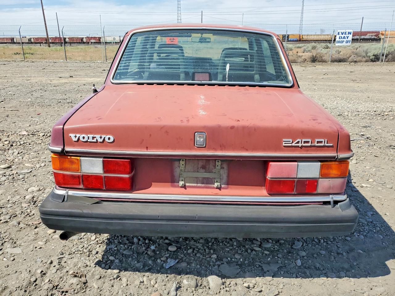 1990 Volvo 240 Base Burgundy vin: YV1AA8844L1393193