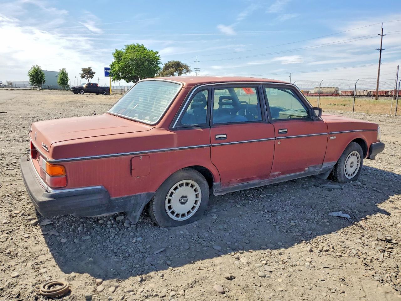 1990 Volvo 240 Base Burgundy vin: YV1AA8844L1393193