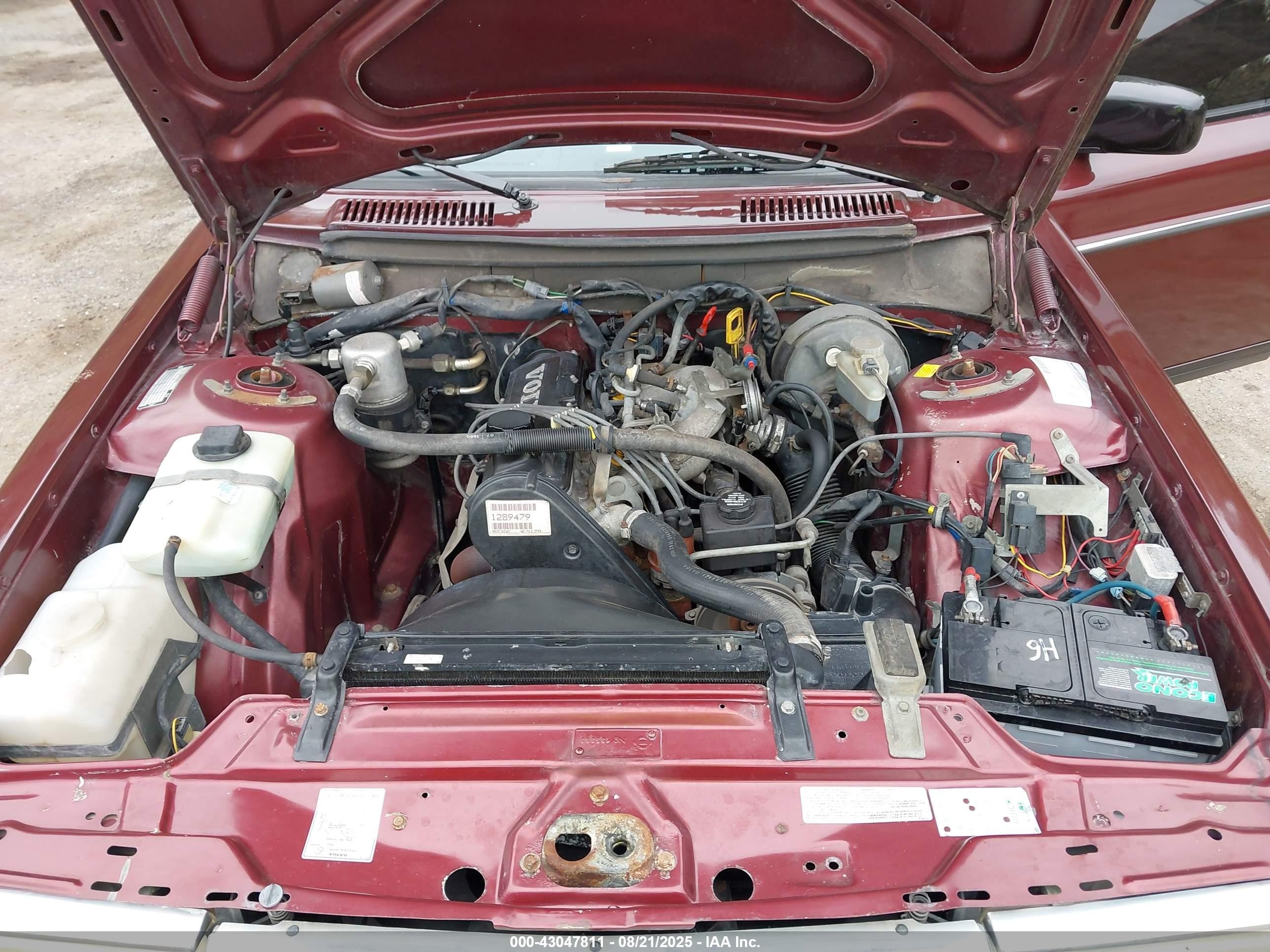 1991 Volvo 240   Burgundy vin: YV1AA8844M1435668