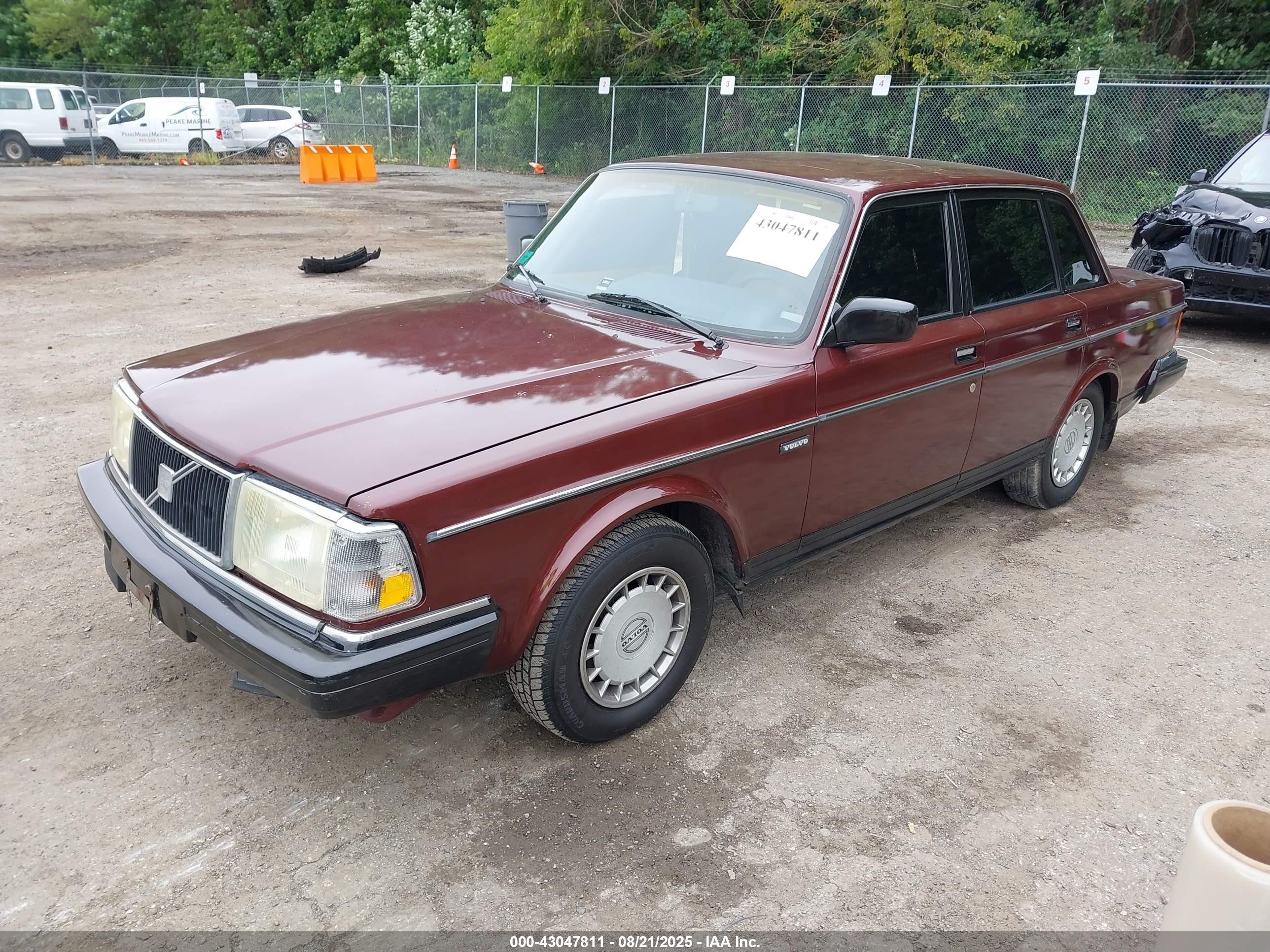 1991 Volvo 240   Burgundy vin: YV1AA8844M1435668