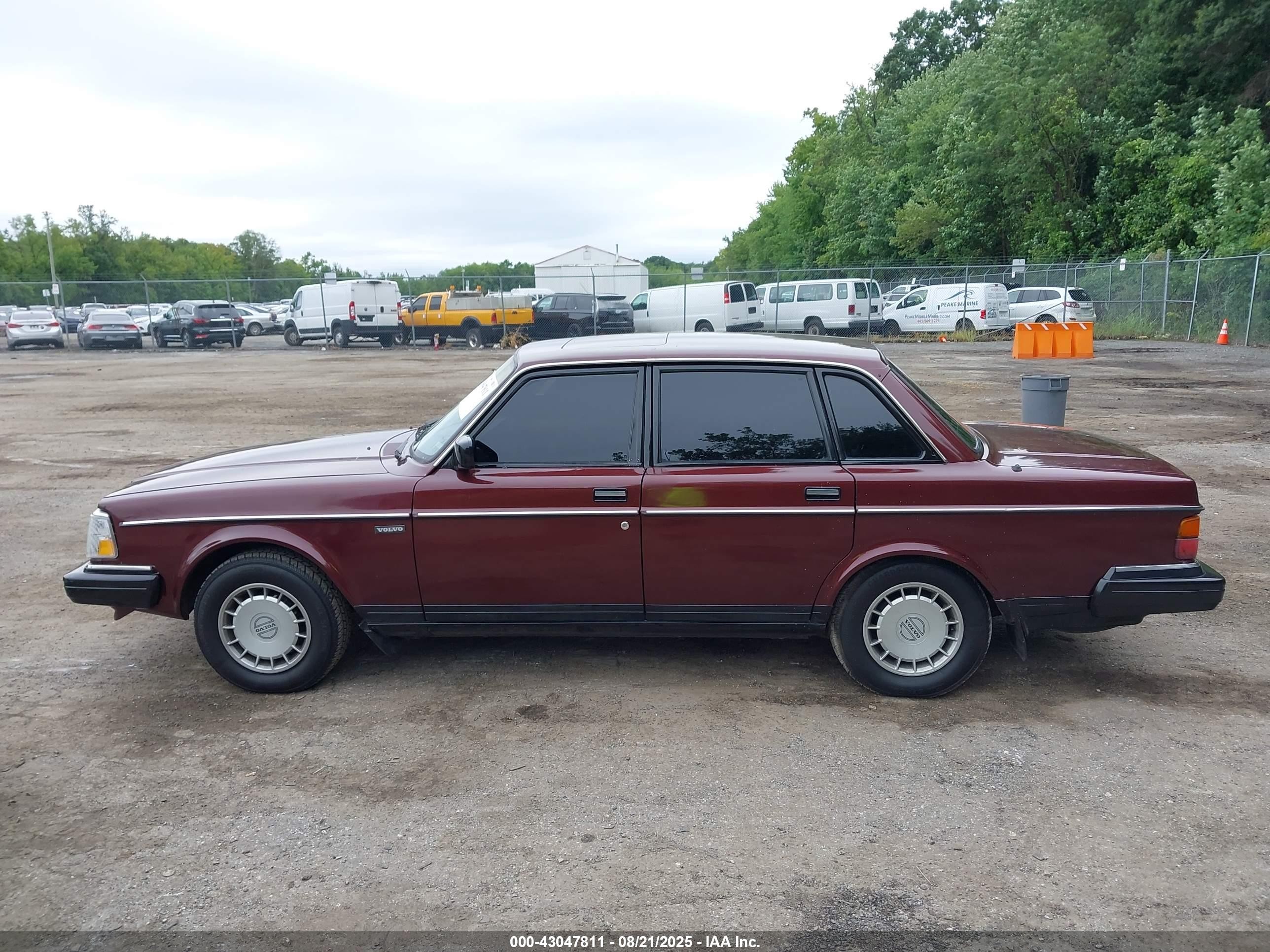 1991 Volvo 240   Burgundy vin: YV1AA8844M1435668