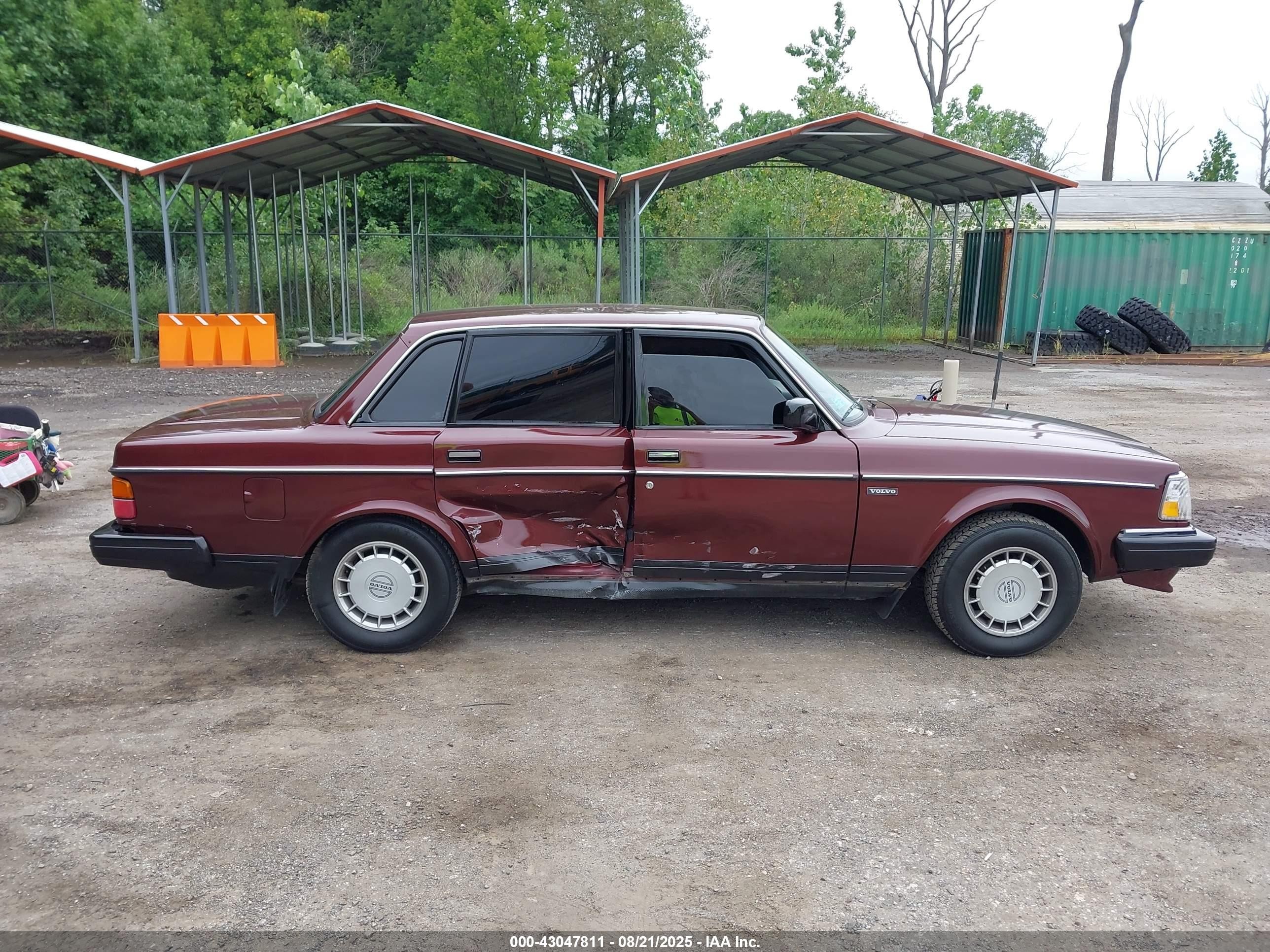 1991 Volvo 240   Burgundy vin: YV1AA8844M1435668