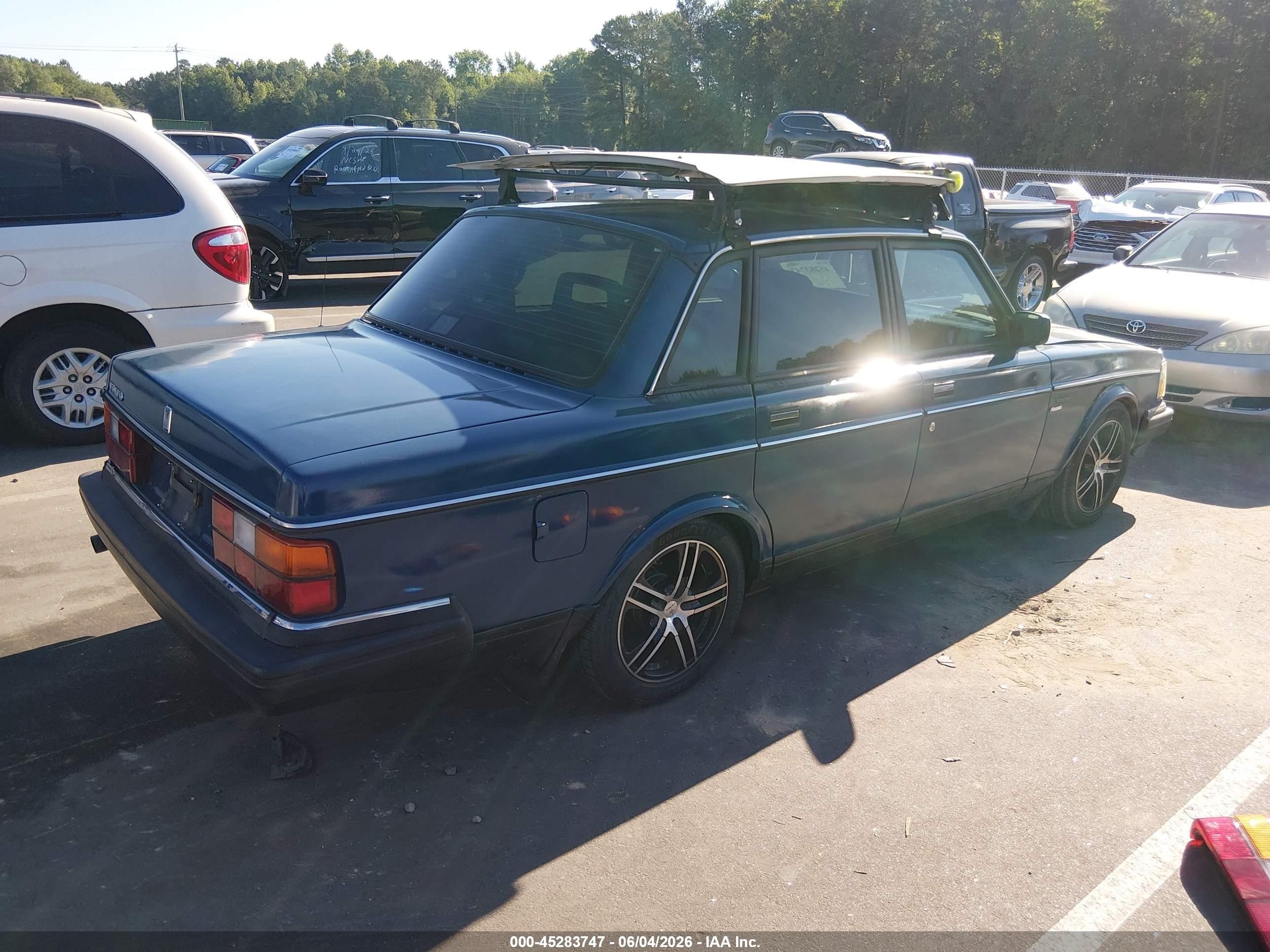 1991 Volvo 240   Blue vin: YV1AA8845M1447599