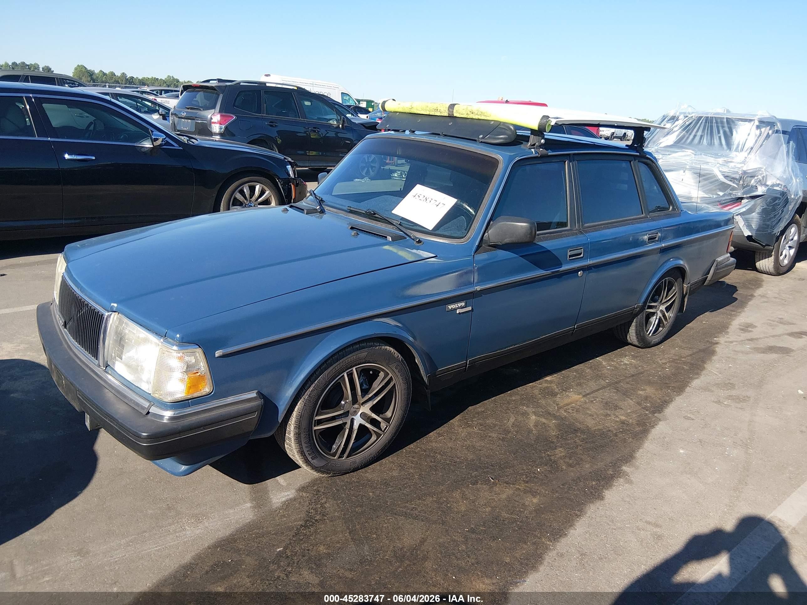 1991 Volvo 240   Blue vin: YV1AA8845M1447599