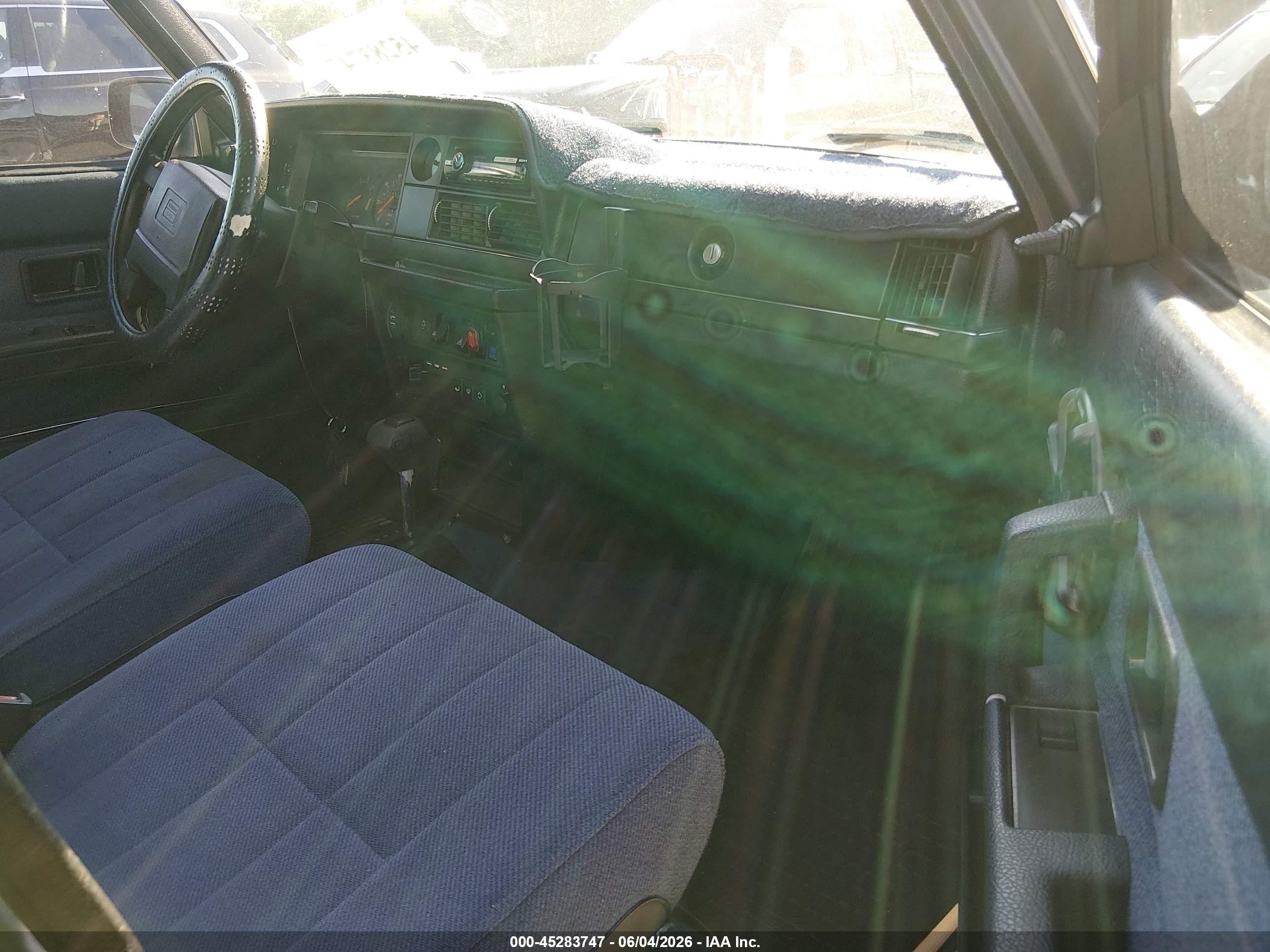 1991 Volvo 240   Blue vin: YV1AA8845M1447599