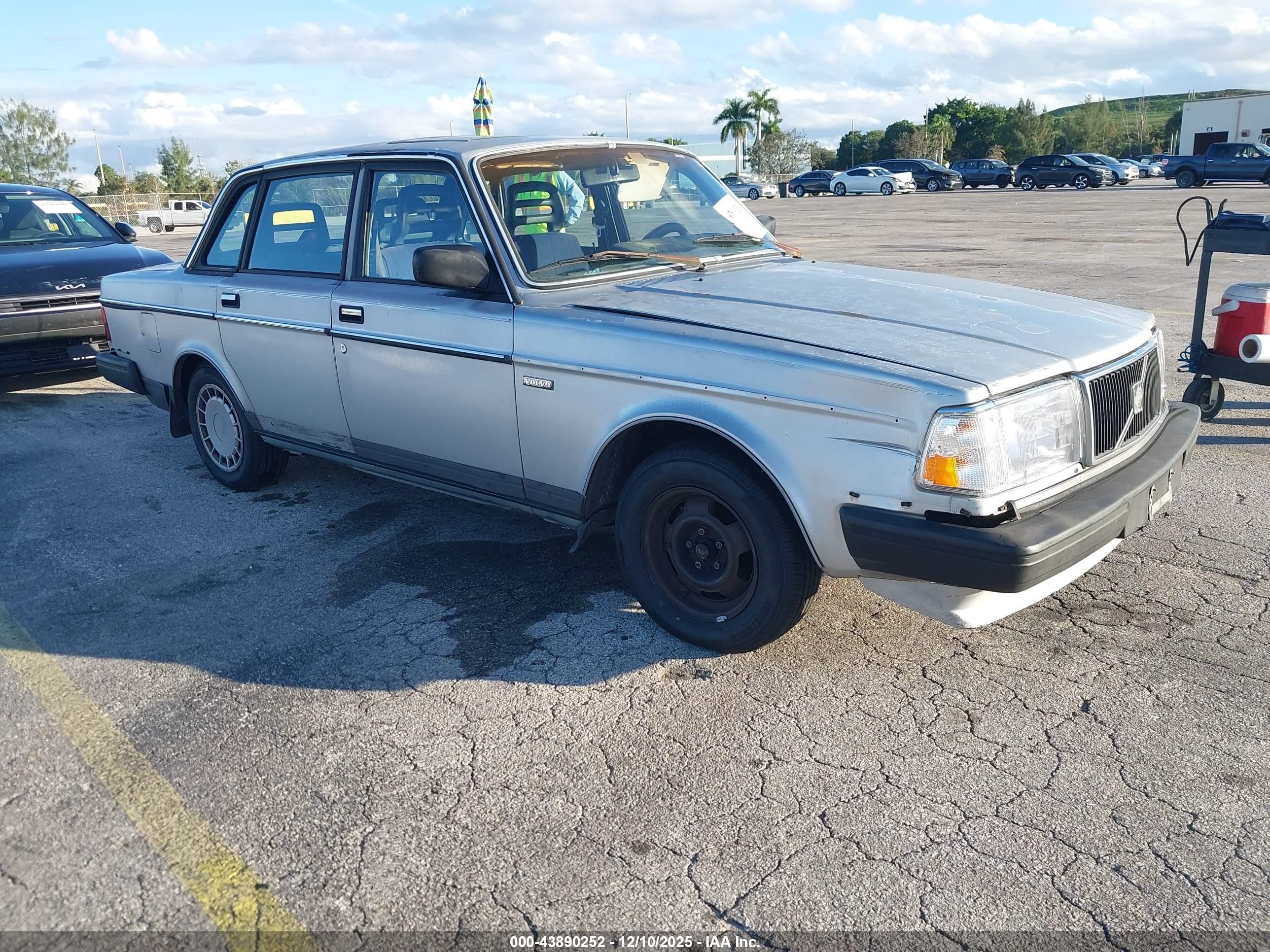 1990 Volvo 240 Dl Silver vin: YV1AA8846L1404467