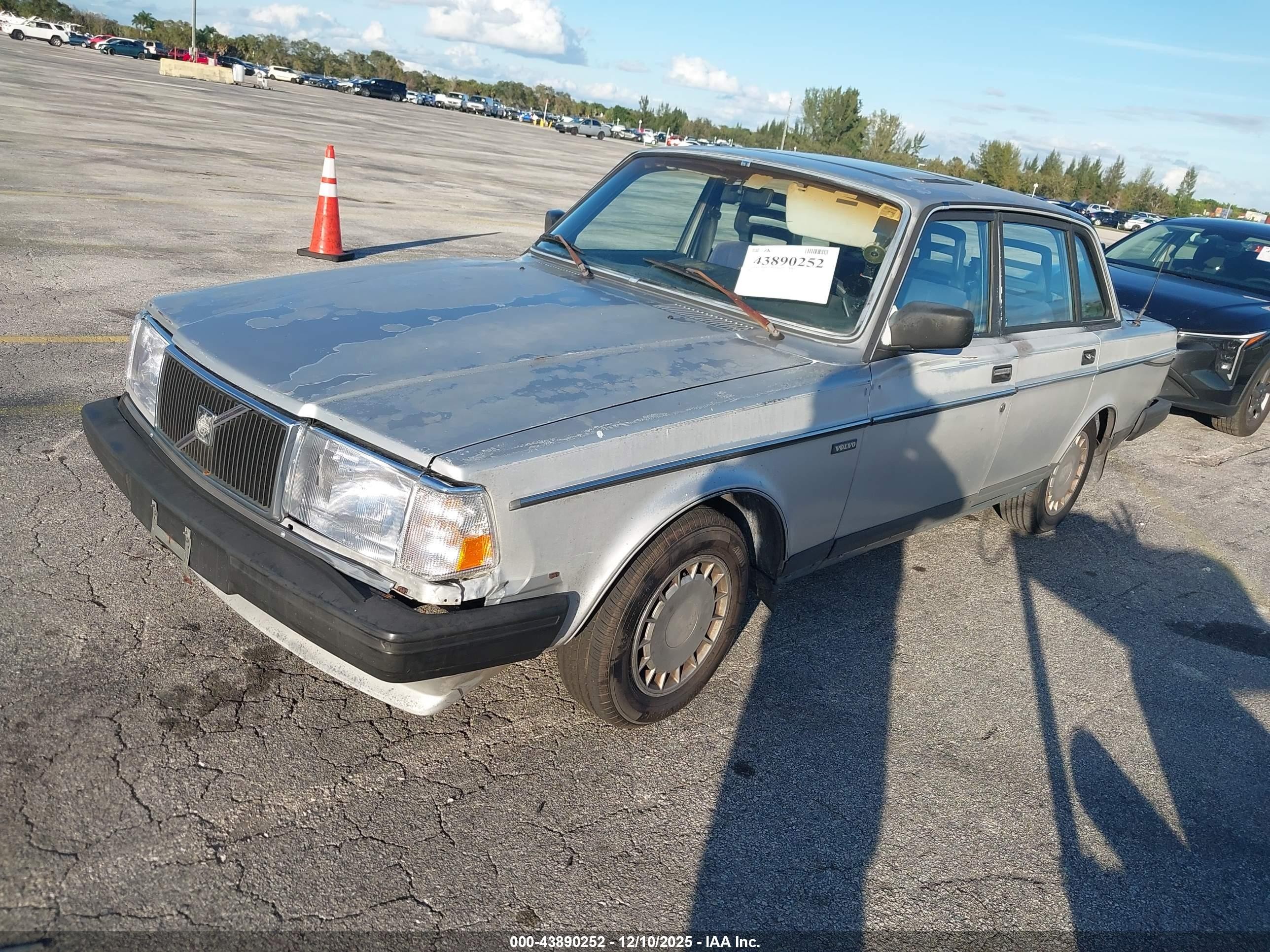 1990 Volvo 240 Dl Серебряный vin: YV1AA8846L1404467