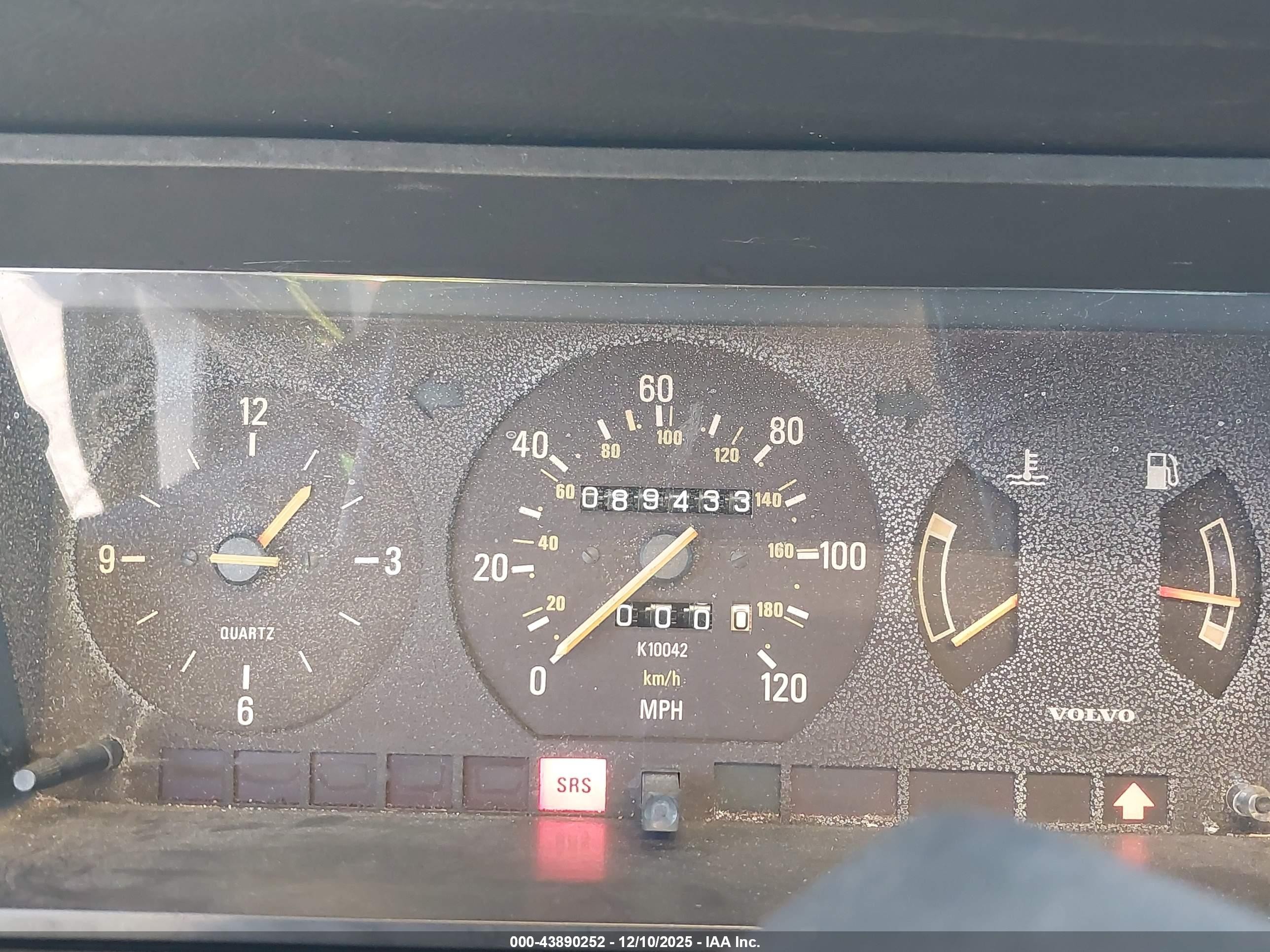 1990 Volvo 240 Dl Серебряный vin: YV1AA8846L1404467