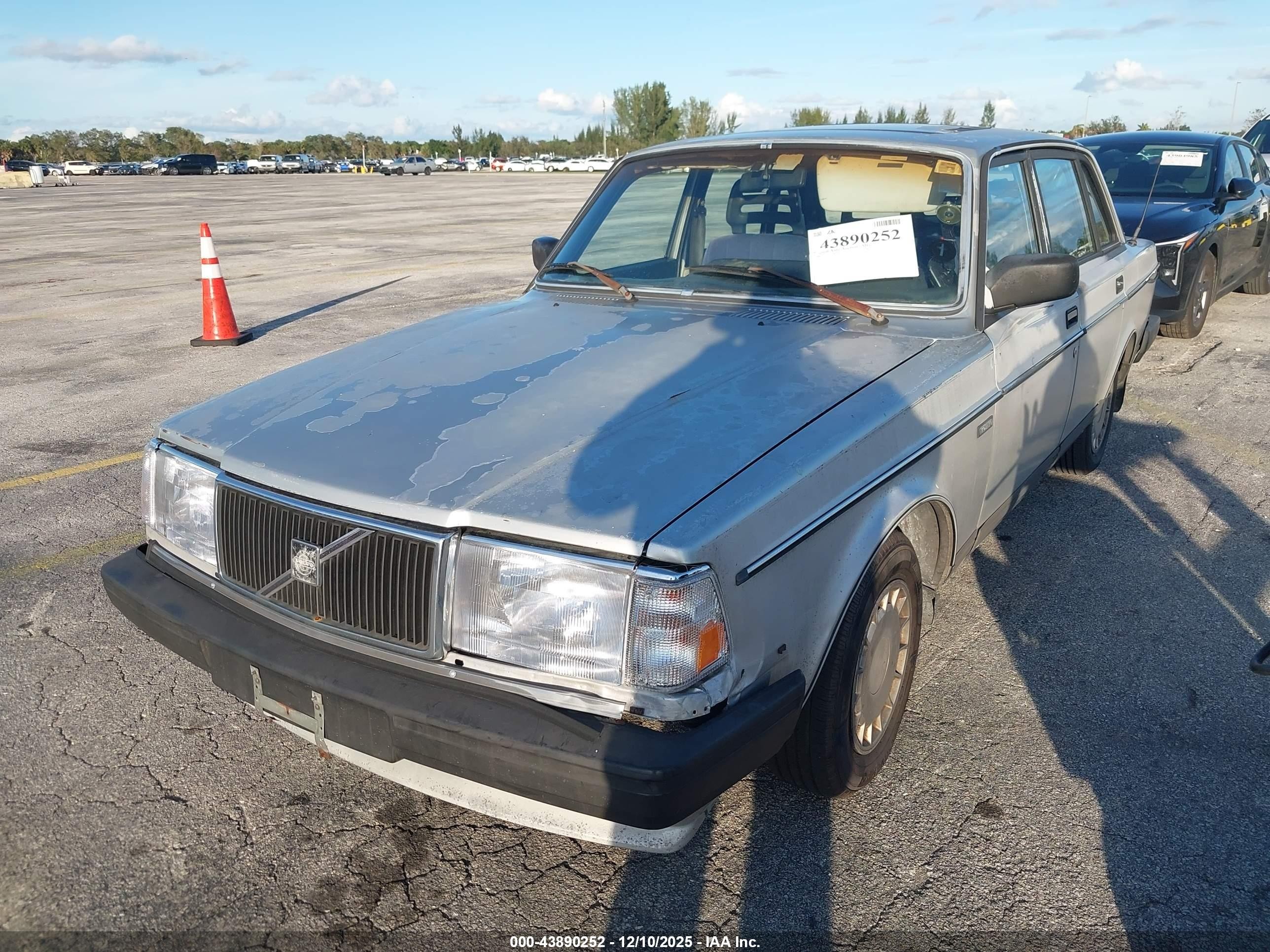 1990 Volvo 240 Dl Серебряный vin: YV1AA8846L1404467